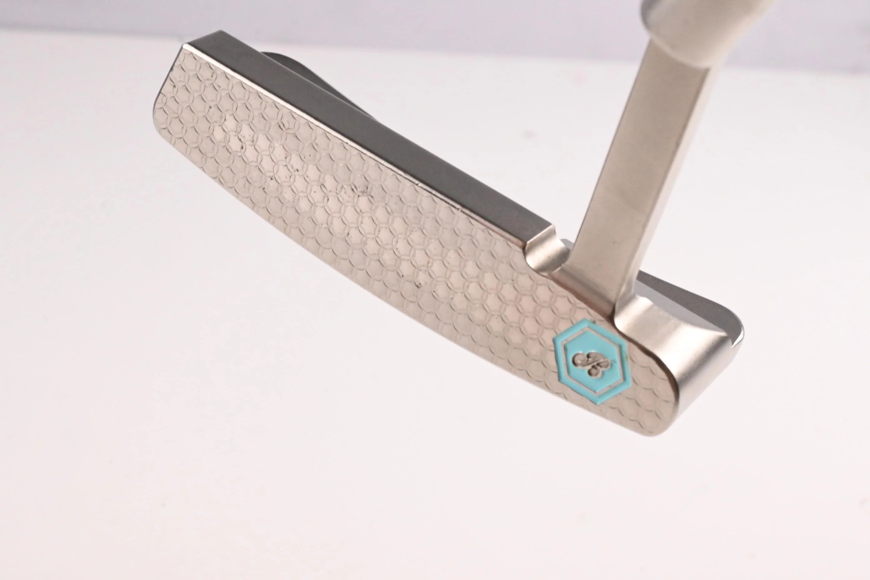 Bettinardi Queen Bee #5 2019 Putter / 34 Inch / Accra Fx P200 Shaft - Image 3