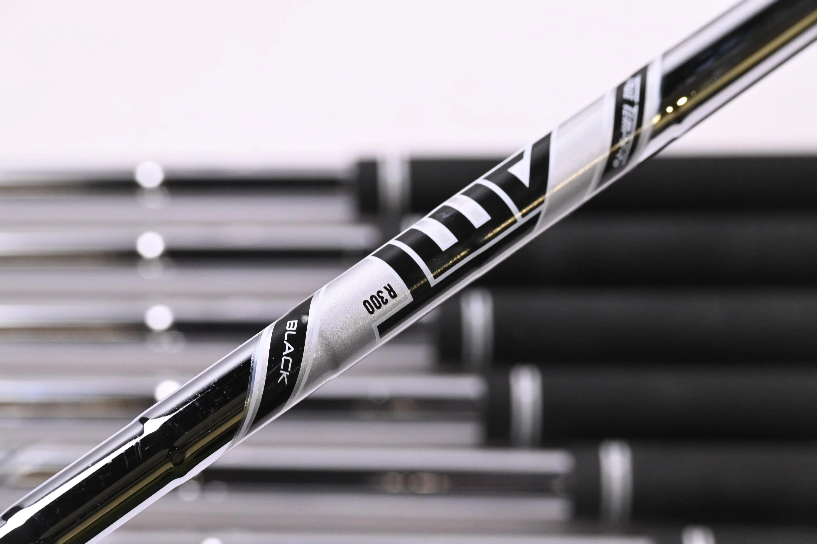 Callaway Apex Ai150 Irons / 4-PW / Regular Flex AMT Black R300 Shafts - Image 5