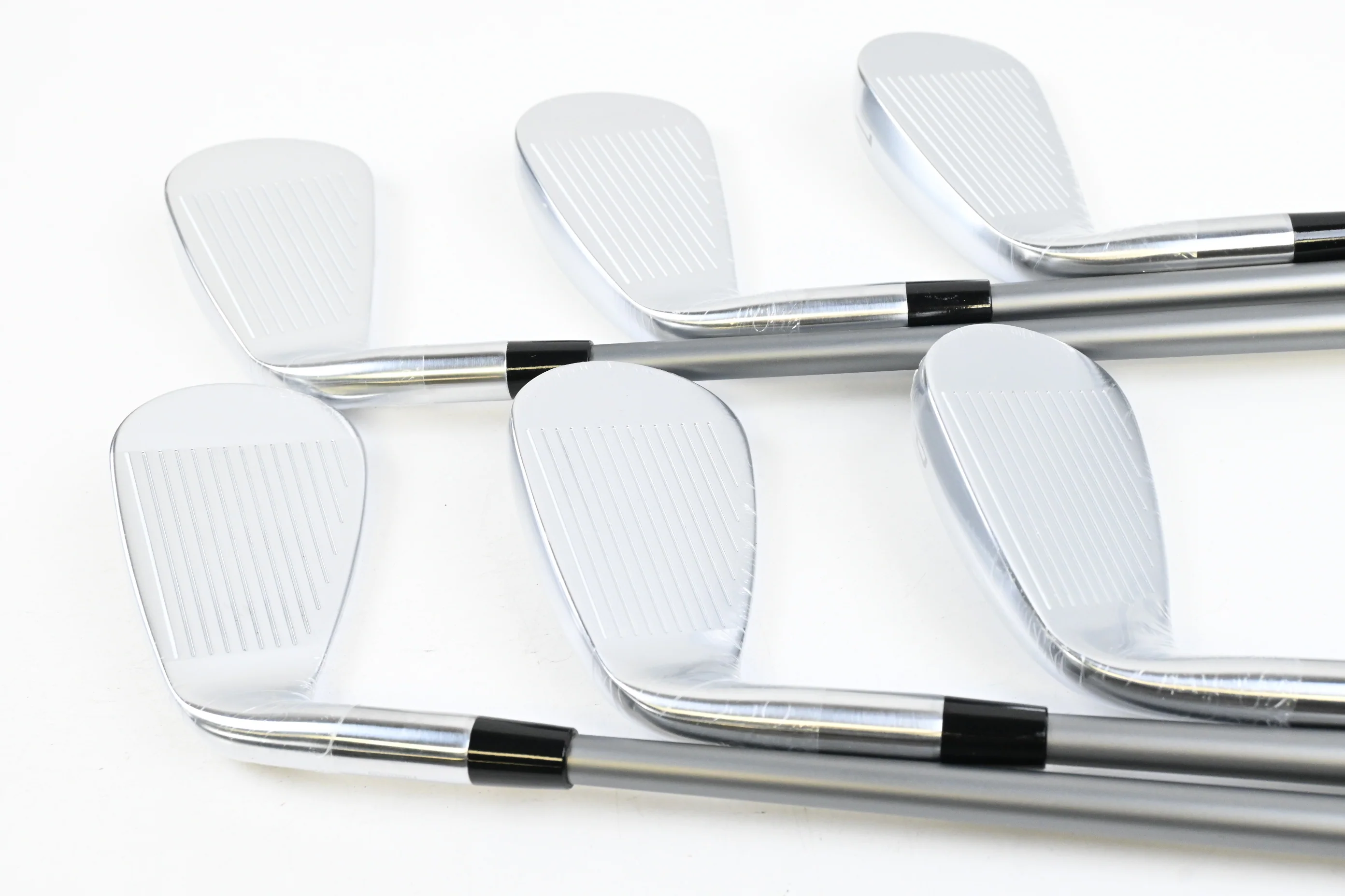 Callaway Quantum Max Irons / 5-PW / Regular Flex Denali Frost Silver 60 Shafts - Image 3