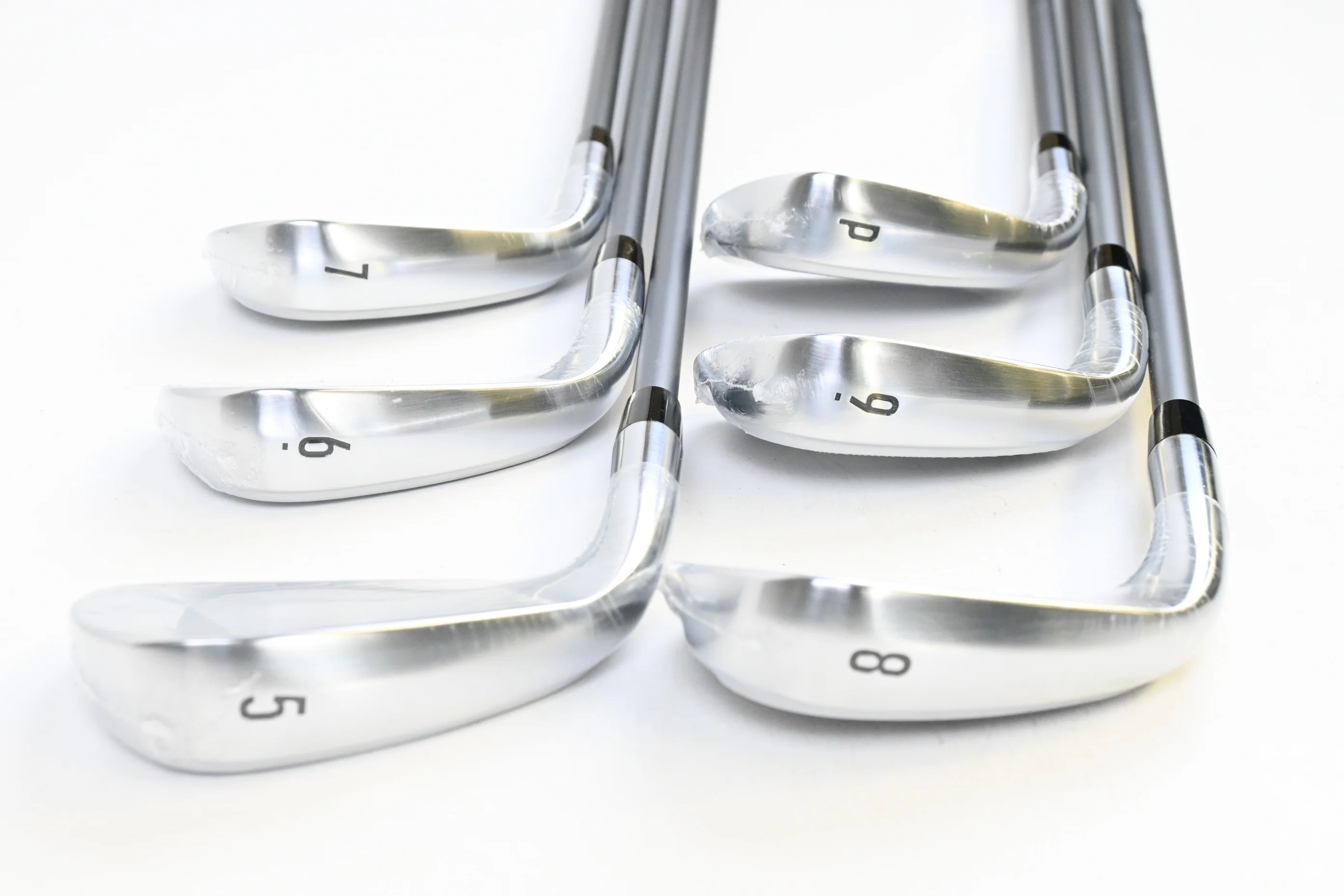 Callaway Quantum Max Irons / 5-PW / Regular Flex Denali Frost Silver 60 Shafts - Image 4