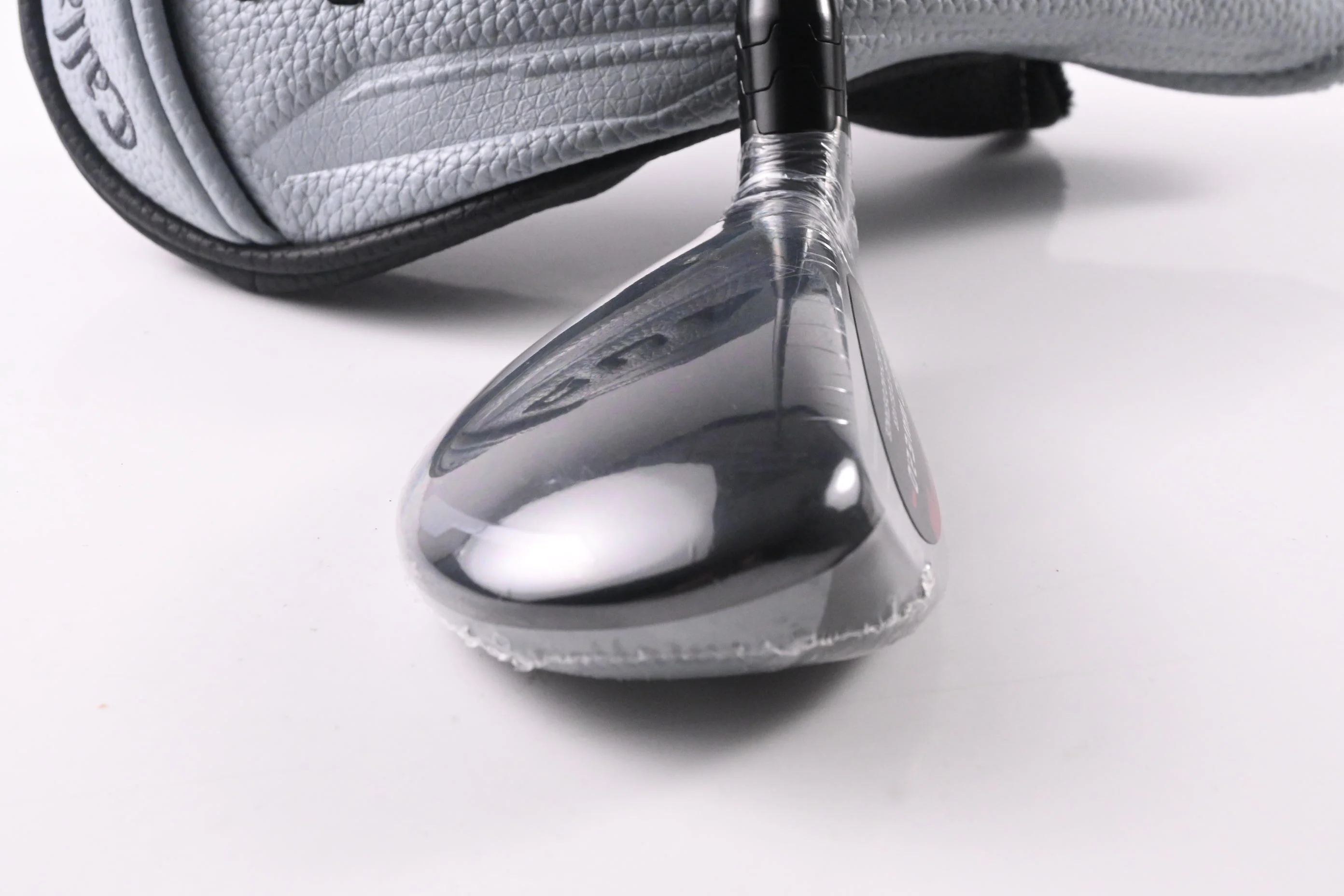 Callaway Quantum Max OS #5 Hybrid / 23 Degree / Regular Flex Denali Frost Silver - Image 3