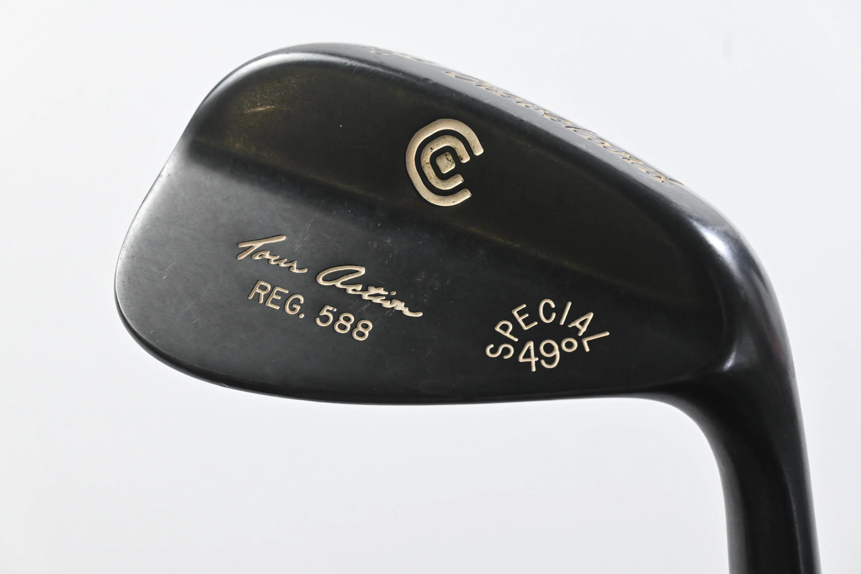 Cleveland 588 Tour Action Pitching Wedge / 46 Degree / Stiff Flex Dynamic Gold