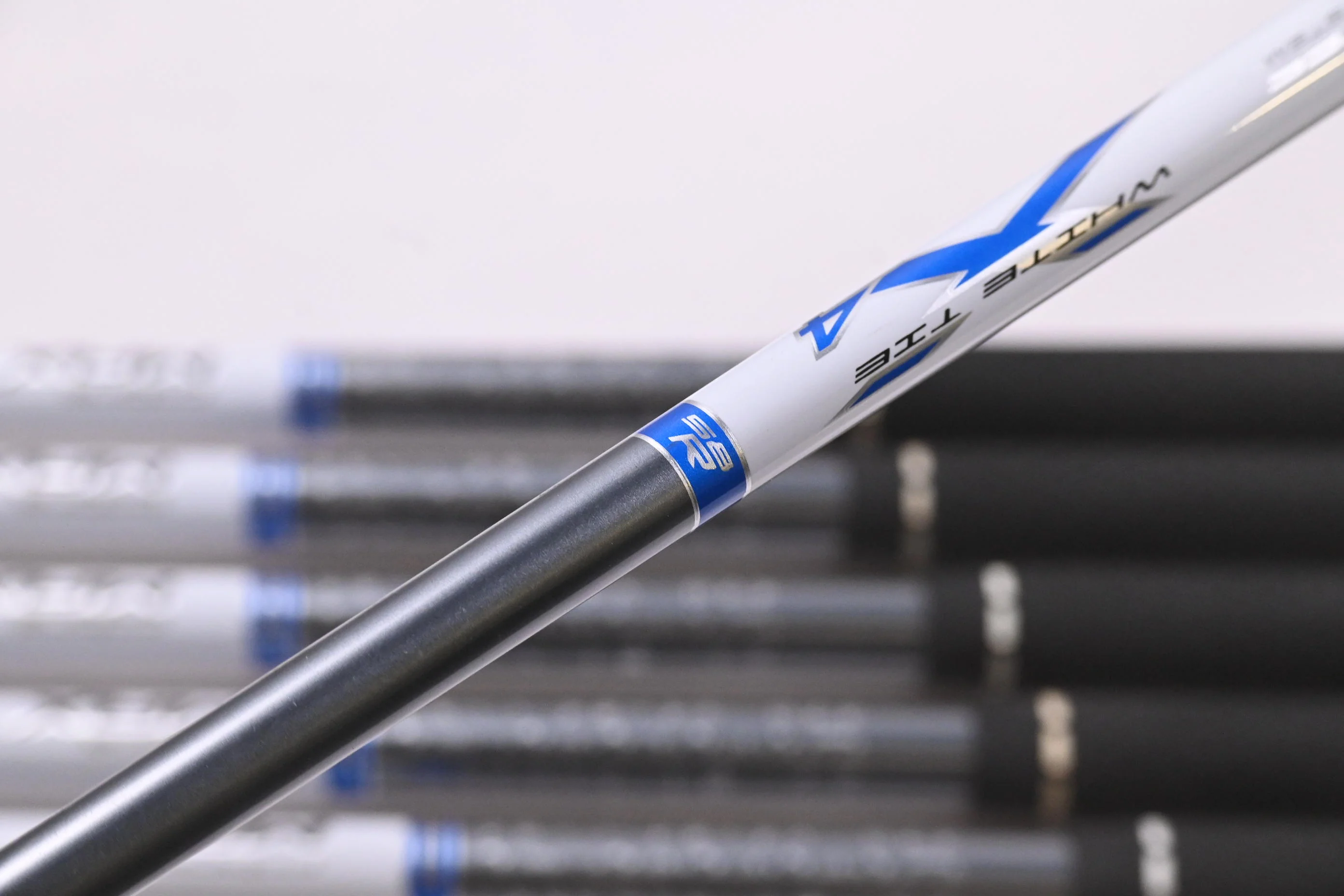 Cobra Max Irons / 6-PW+SW / Regular Flex Matrix White Tie X4 65 Shafts - Image 5