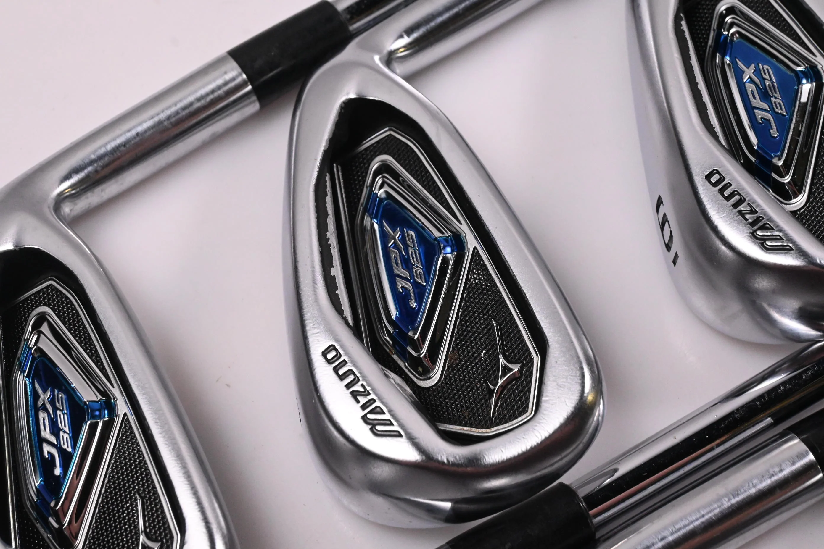 Mizuno JPX 825 Irons / 4-9i / Regular Flex Dynalite Gold XP R300 Shafts