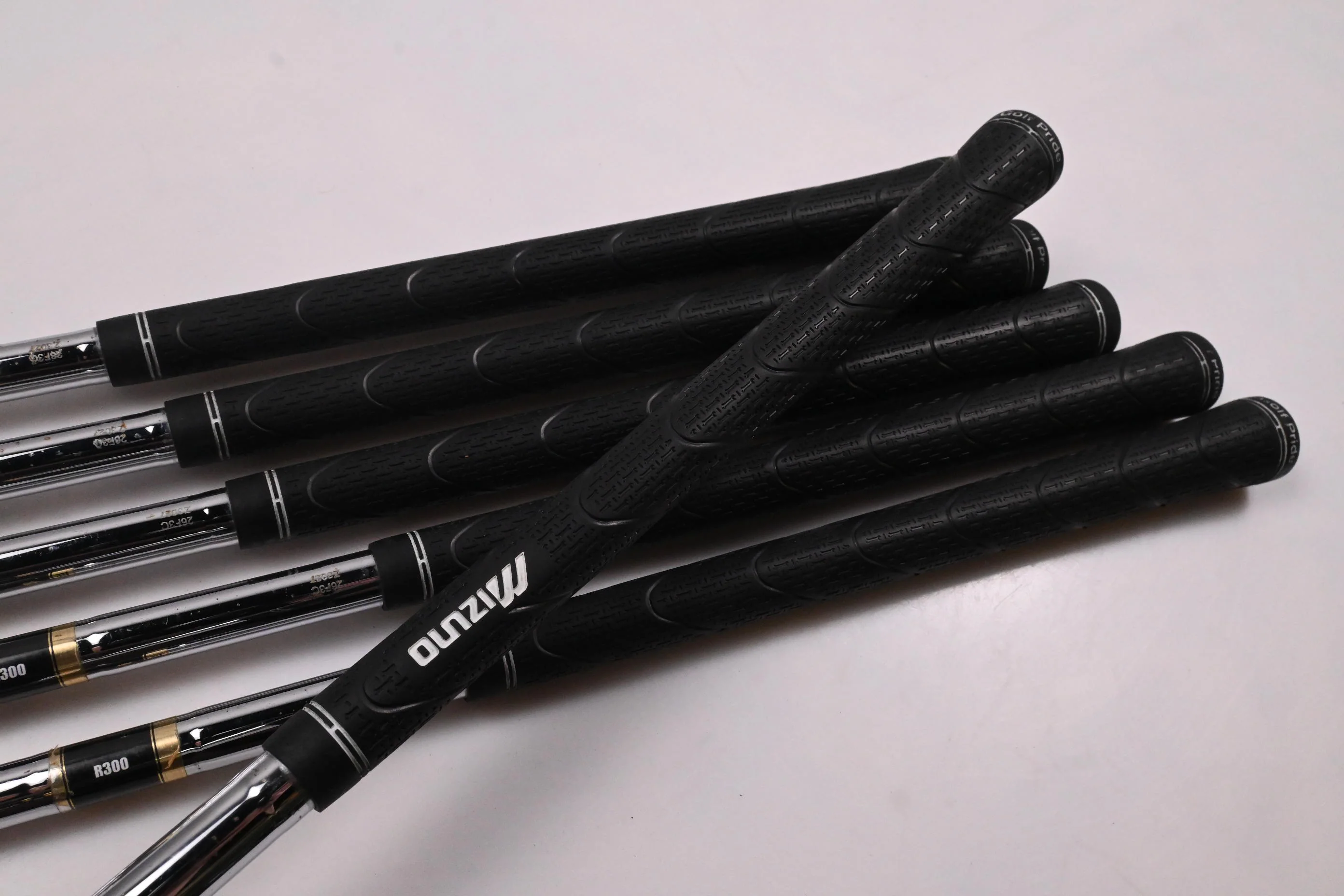 Mizuno JPX 825 Irons / 4-9i / Regular Flex Dynalite Gold XP R300 Shafts - Image 7