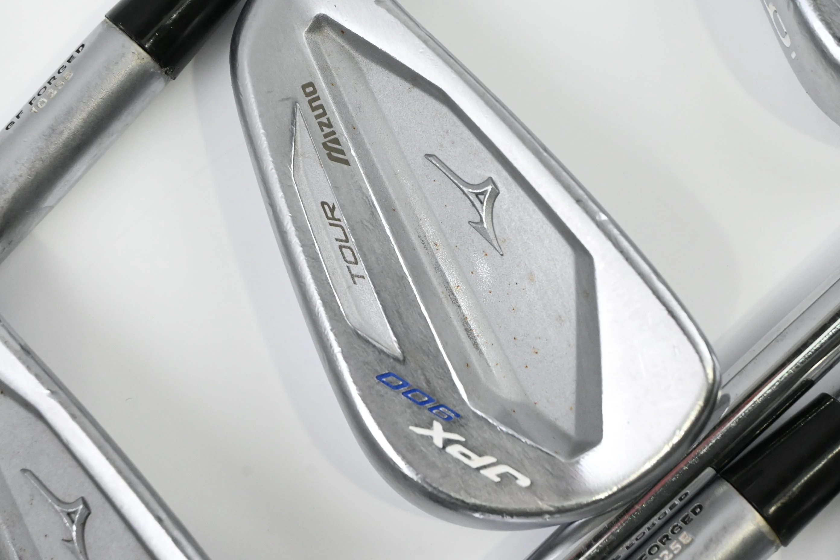 Mizuno JPX 900 Tour Irons / 4-PW / X-Flex KBS Tour Shafts