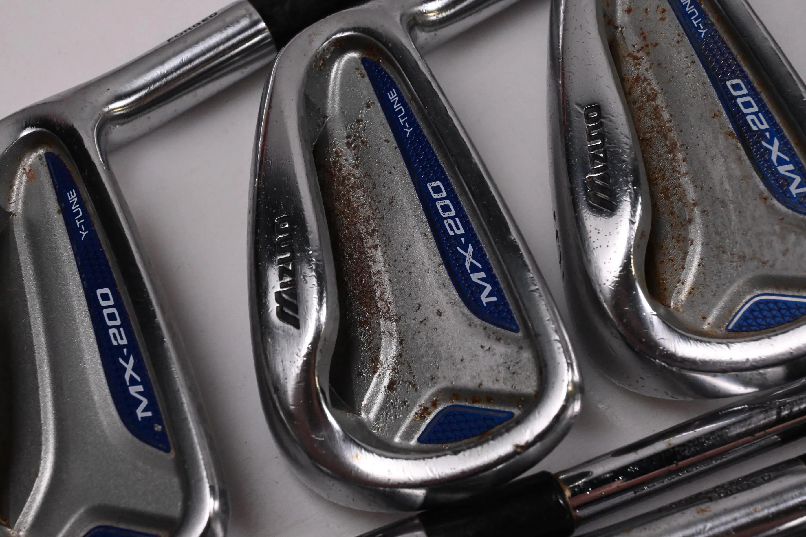 Mizuno MX-200 Irons / 4-PW+GW / Regular Flex Dynalite Gold XP R300 Shafts