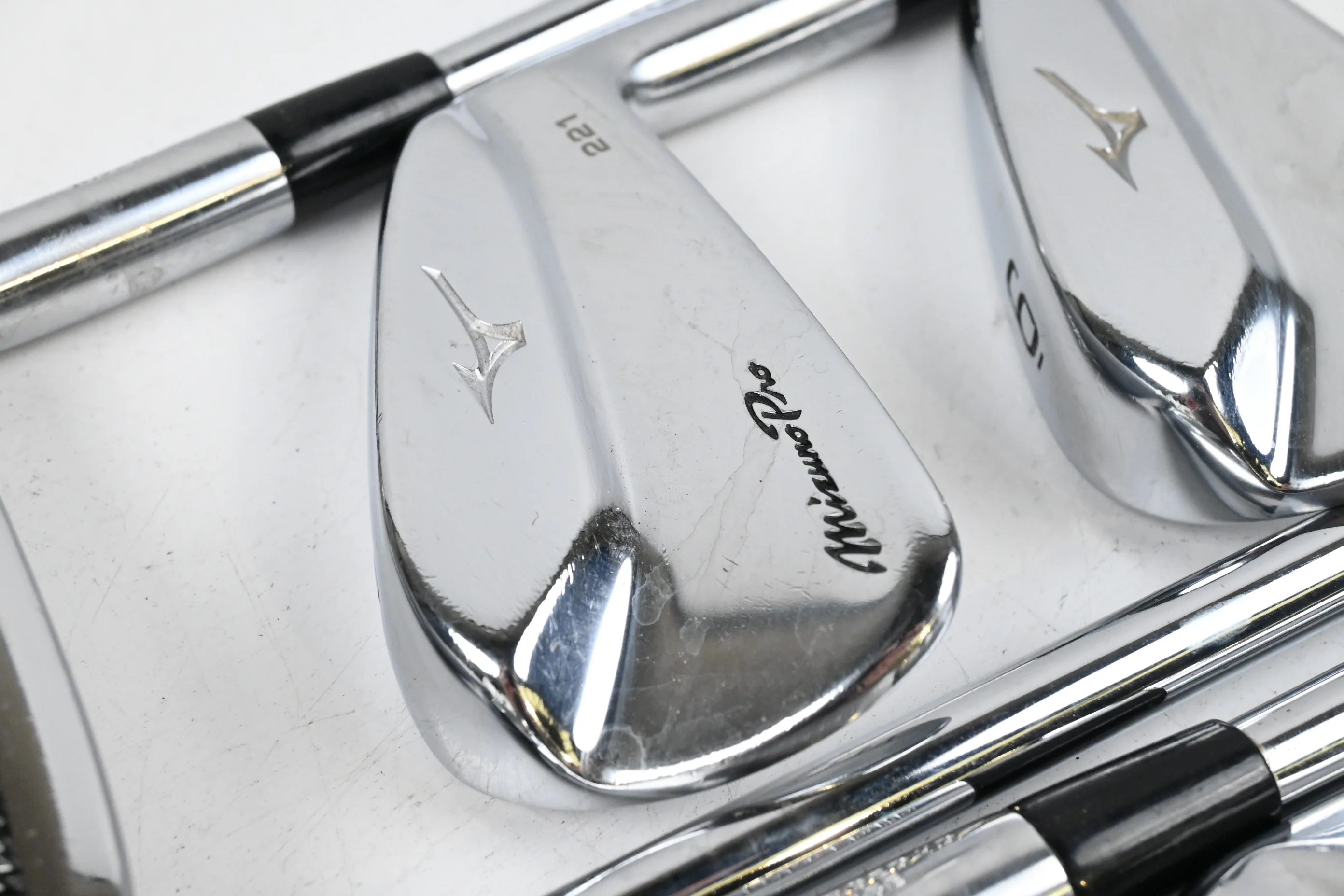 Mizuno Pro 221 Irons / 4-PW / X Flex Dynamic Gold X100 Shafts