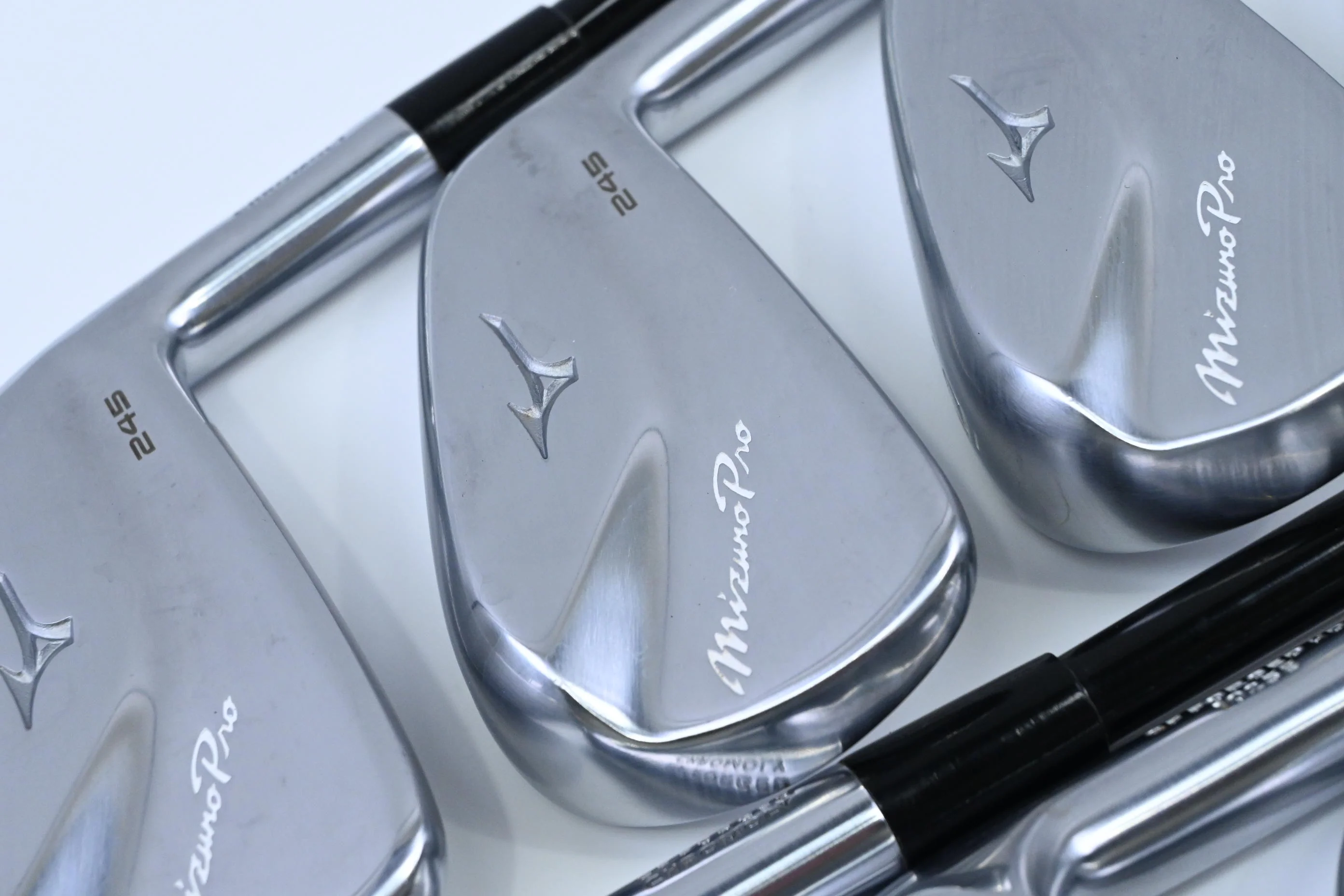 Mizuno Pro 245 Irons / 4-PW+GW / Regular Flex MMT 65 Shafts