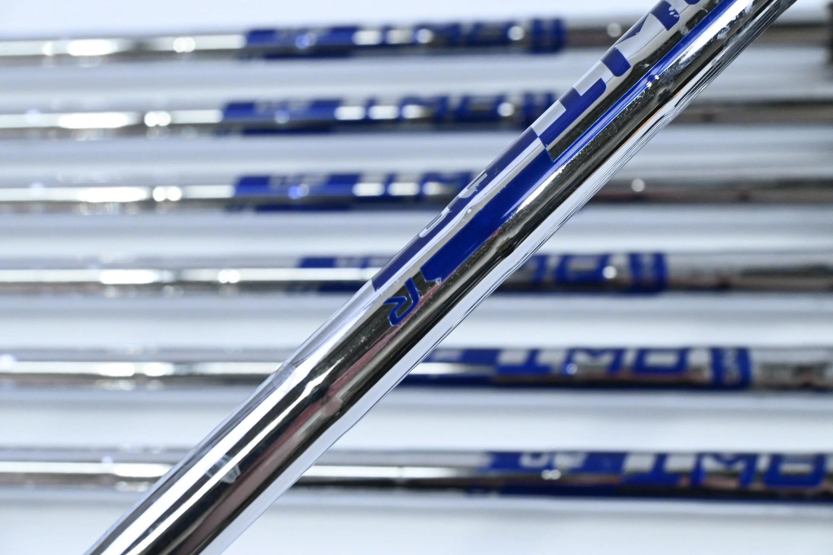 Ping G400 Irons / 4-PW+SW / Red Dot / Regular Flex Ping AWT 2.0 Shafts - Image 5