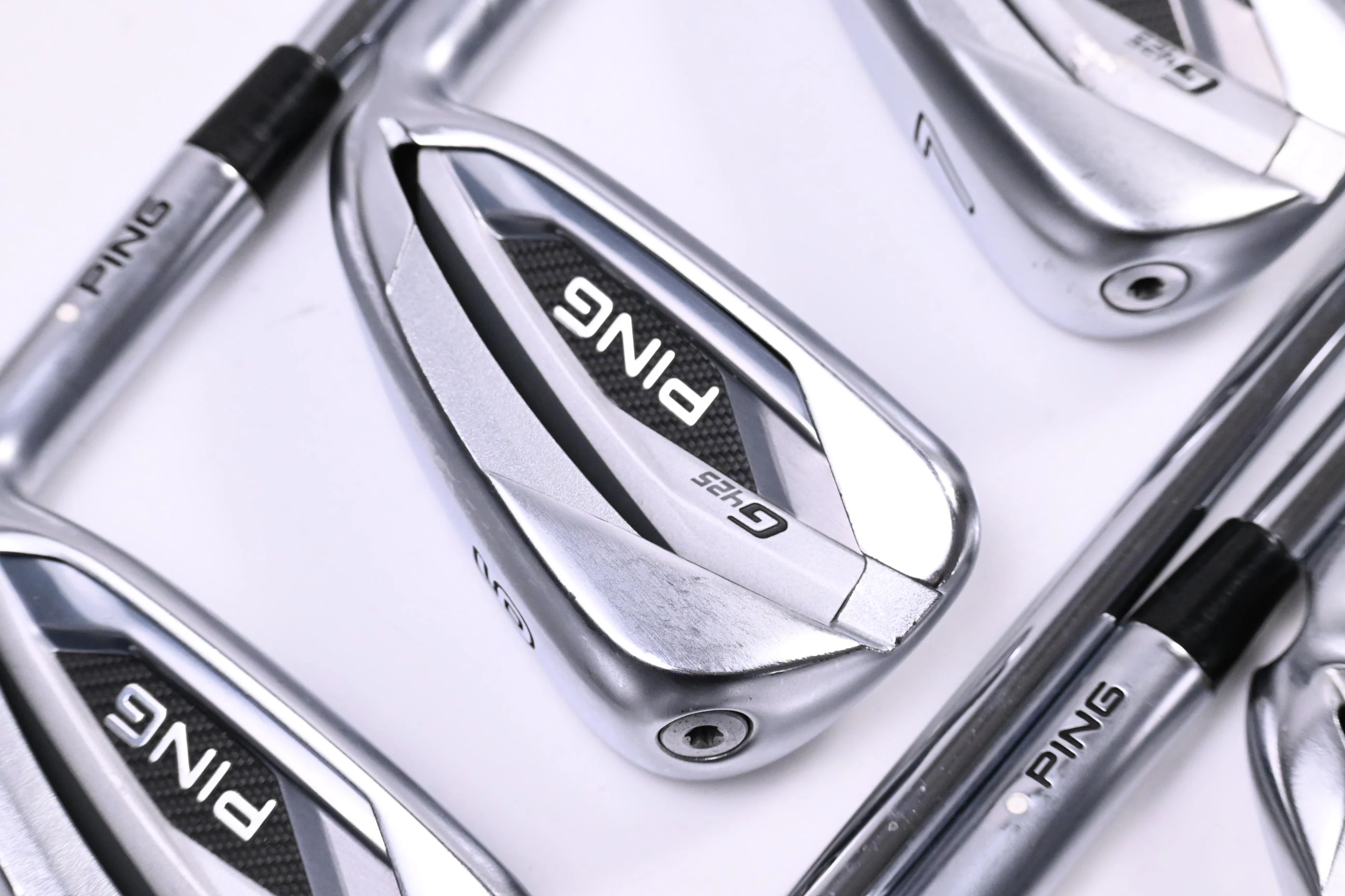 Ping G425 Irons / 5-PW+SW / White Dot / Regular Flex Ping AWT 2.0 Shafts