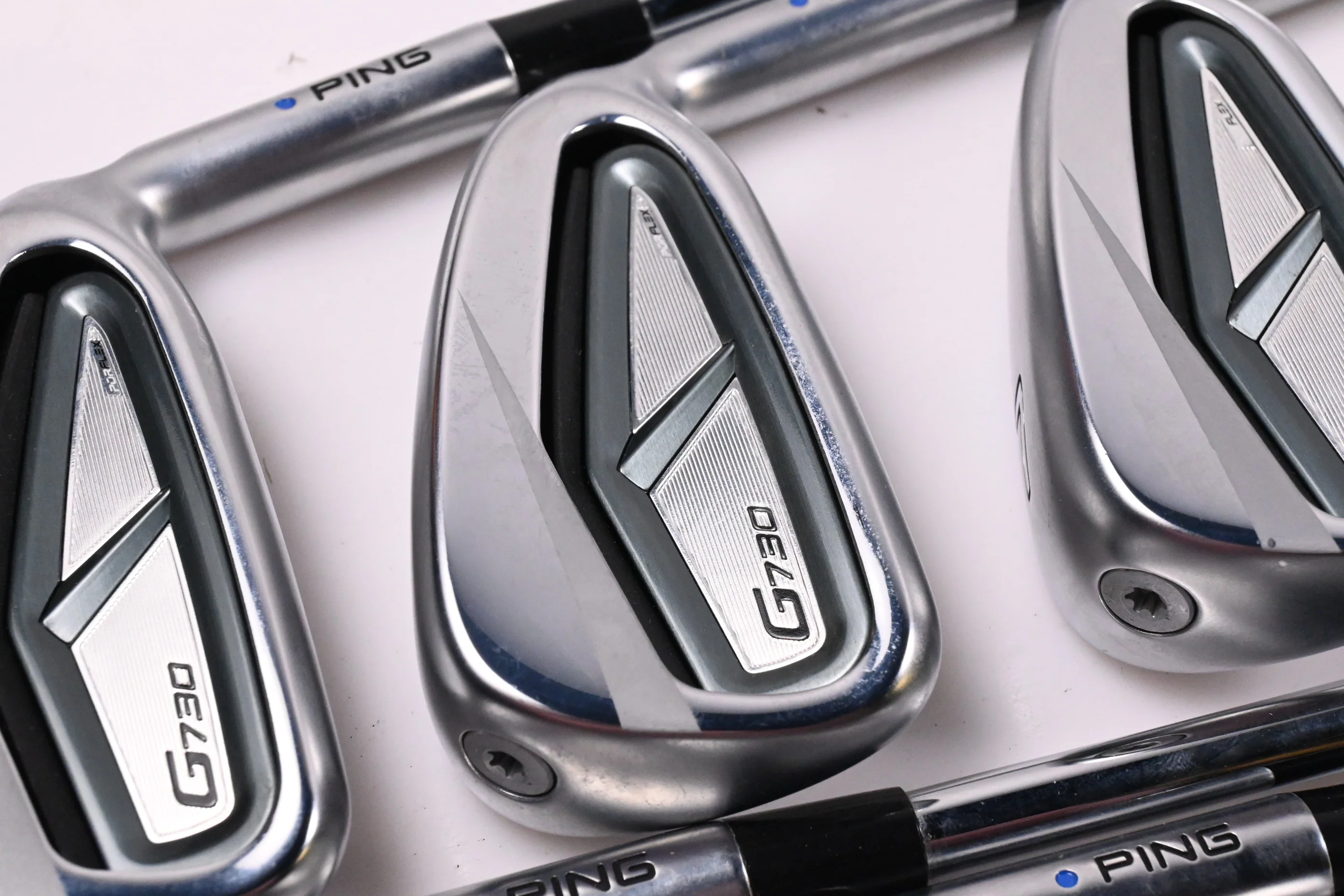 Ping G730 Irons / 5-PW+50° / Blue Dot / Regular Flex Dynamic Gold Mid 100 R300