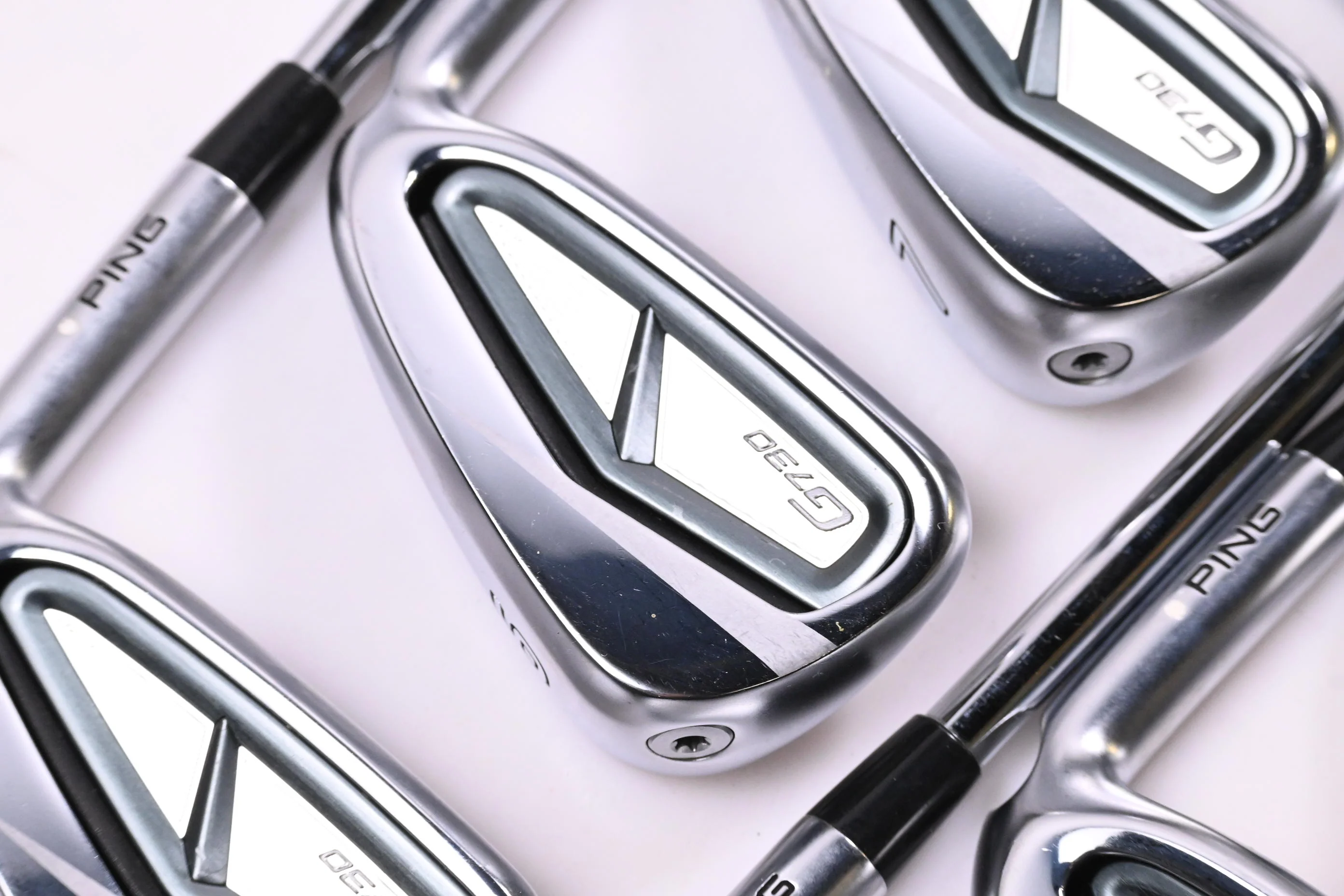 Ping G730 Irons / 5-PW+GW+50° / White Dot / Regular Flex Elevate MPH 95 Shafts
