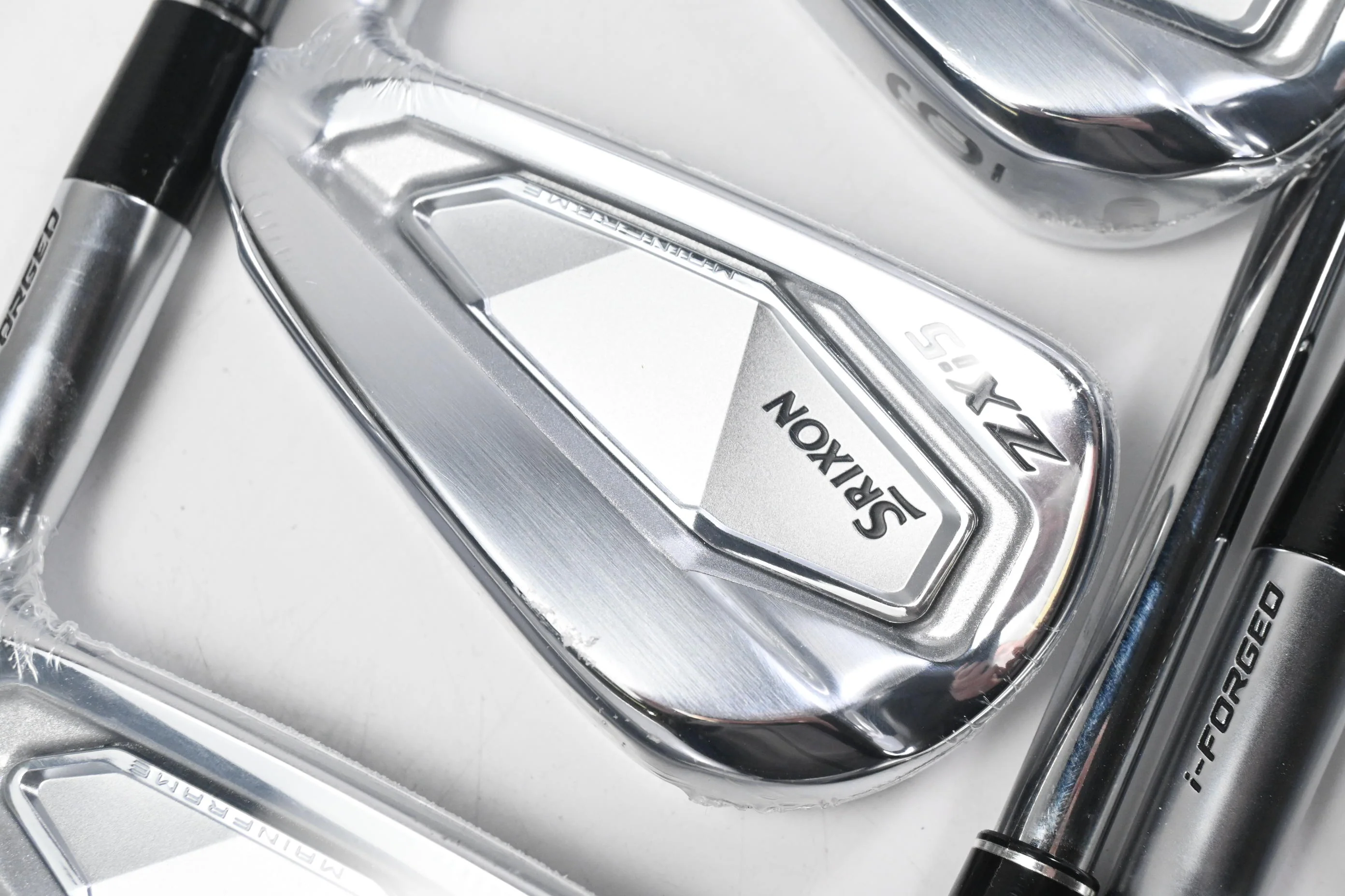 Srixon ZXi5 Irons / 4-PW / Stiff Flex Dynamic Gold S300 Shafts