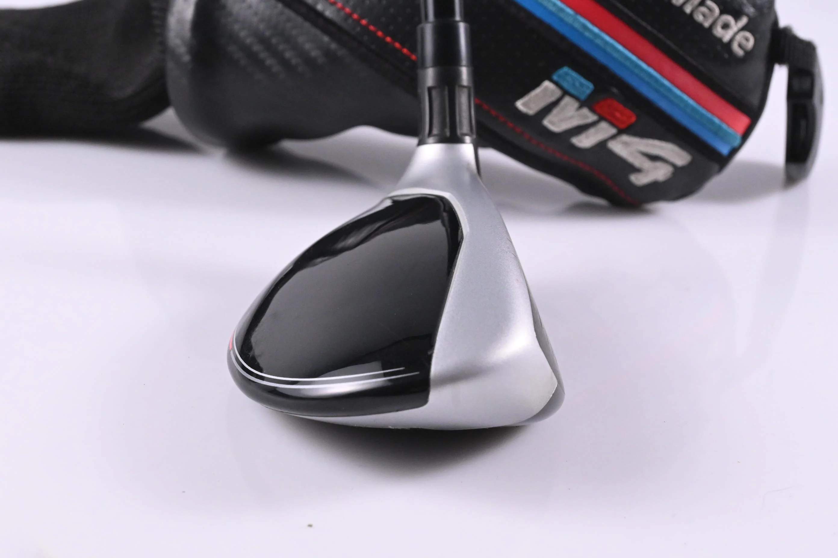 Taylormade M4 #4 Hybrid / 22 Degree / Stiff Flex Fujikura Atmos Red 7 Shaft - Image 3