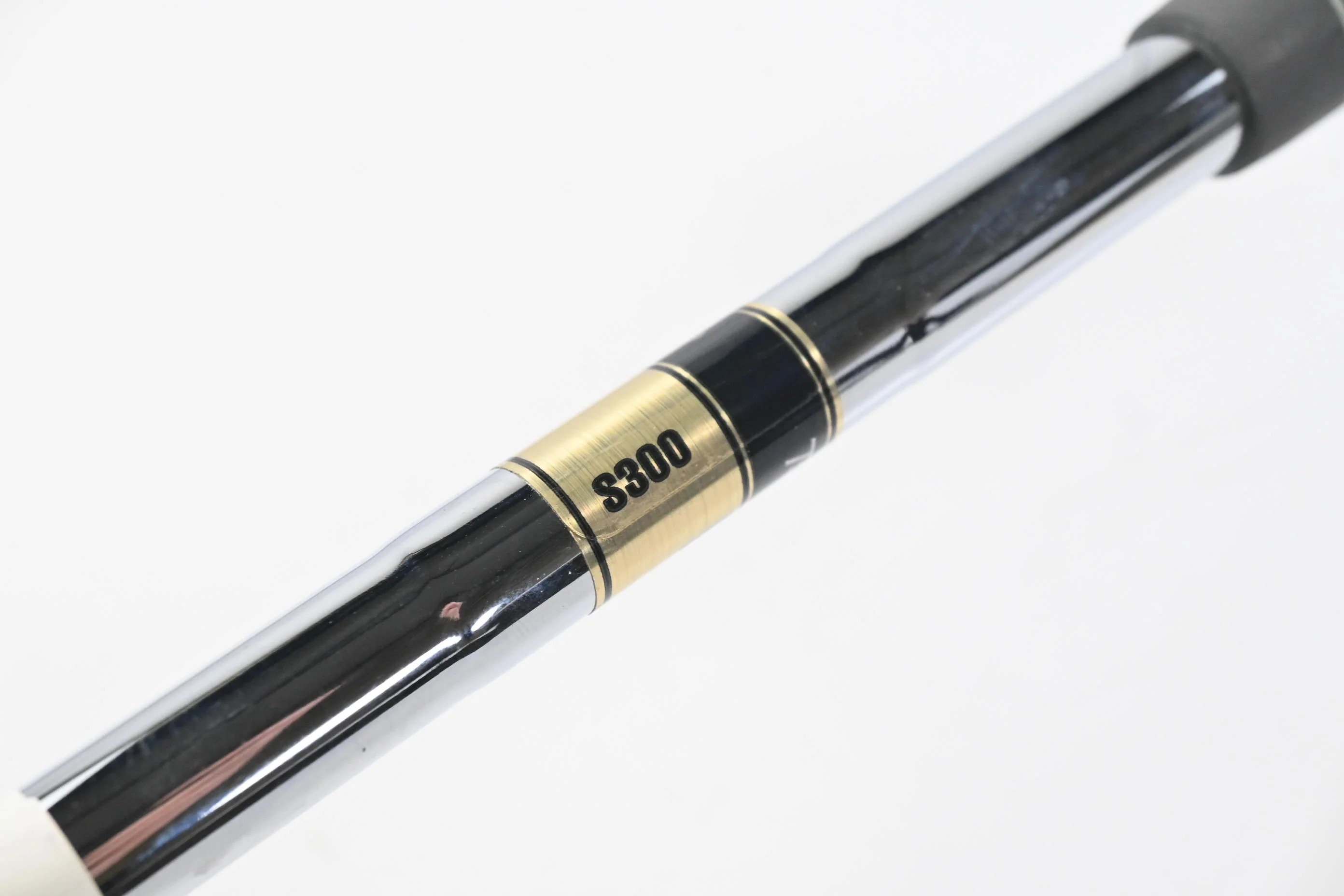 Taylormade P730 #6 Iron / Stiff Flex Dynamic Gold S300 Shaft - Image 4