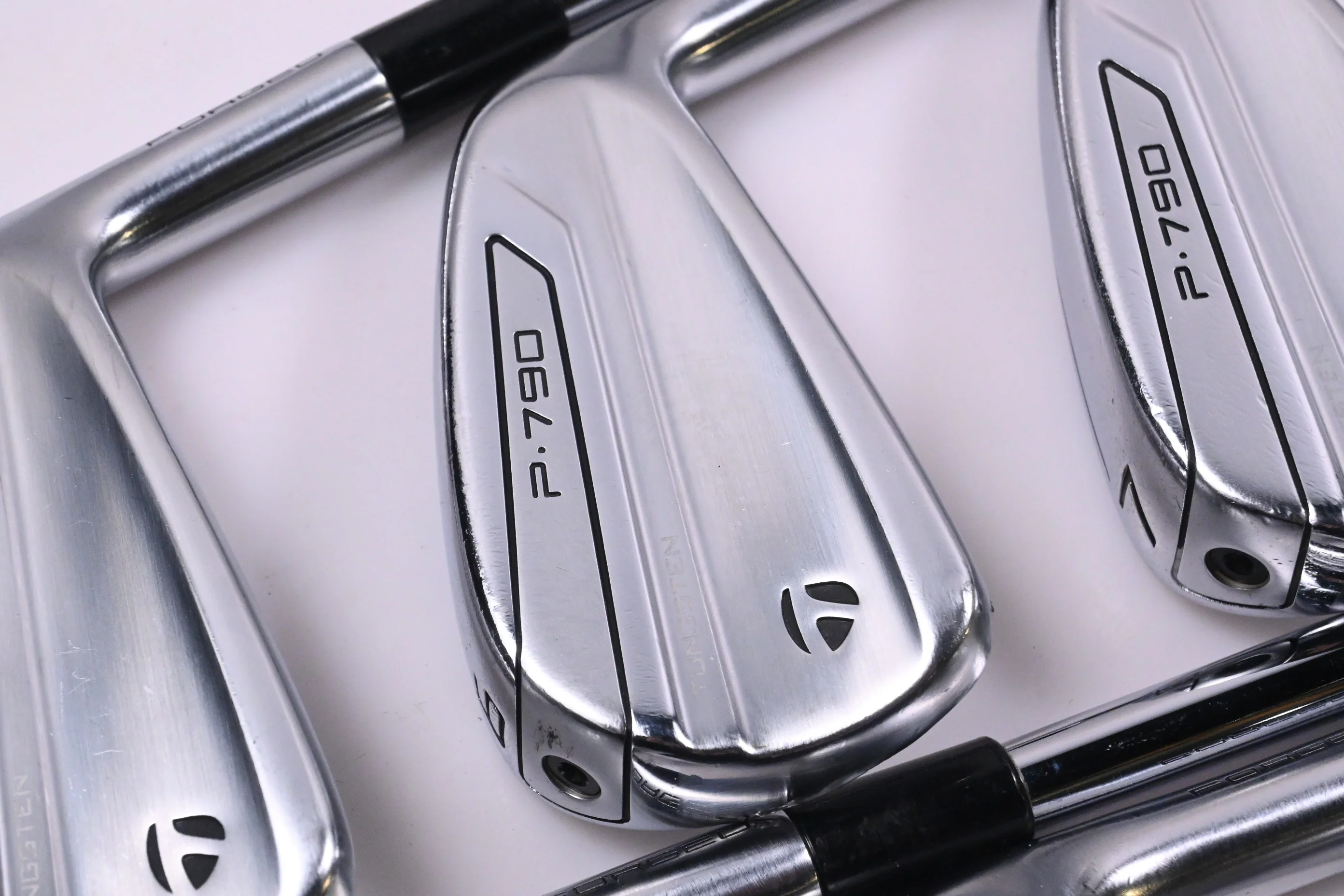 Taylormade P790 2019 Irons / 5-PW / Regular Flex Dynamic Gold 105 R300 Shafts