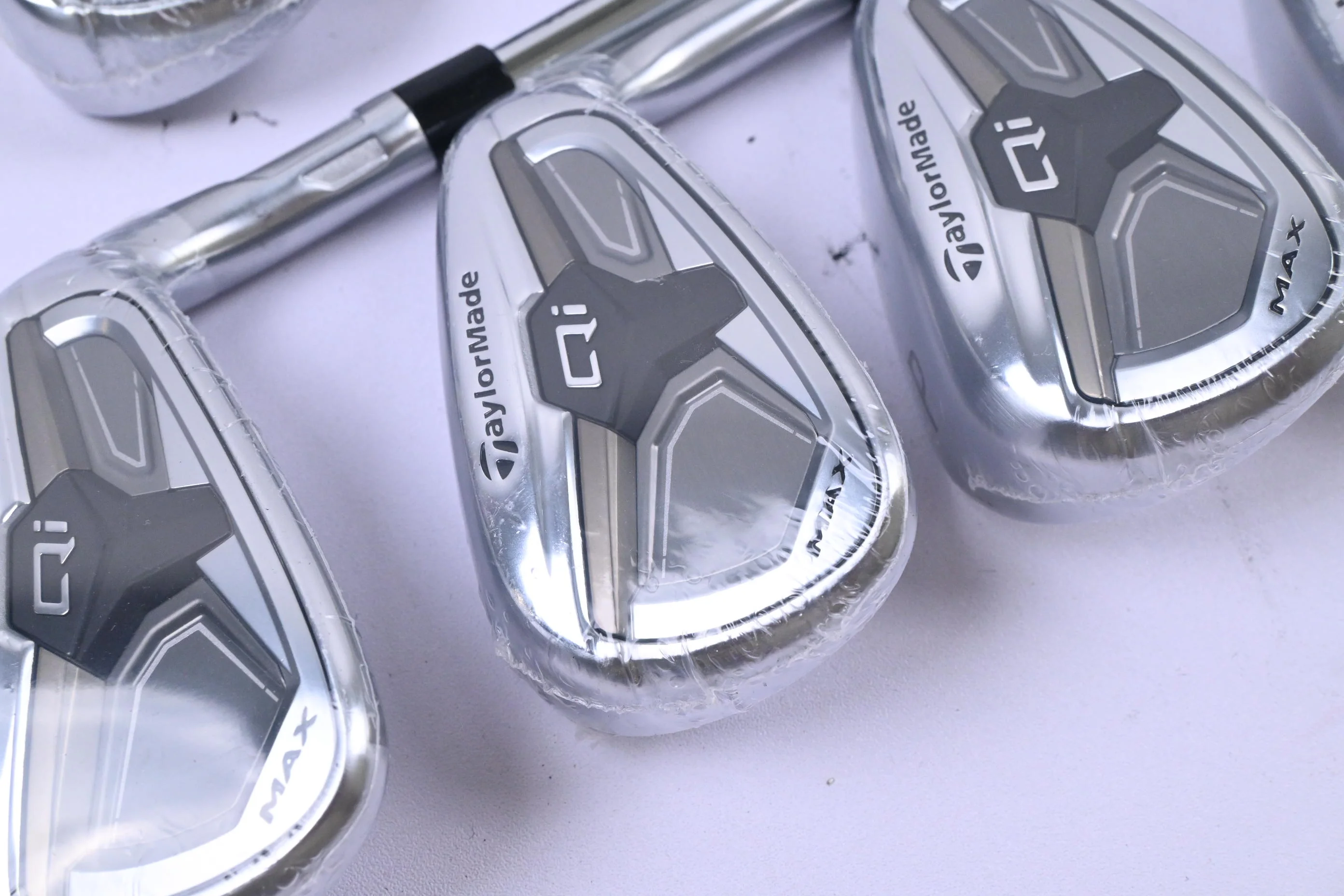 Taylormade Qi Max Irons / 5-PW+SW / Regular Flex KBS MAX MT 85 Shafts