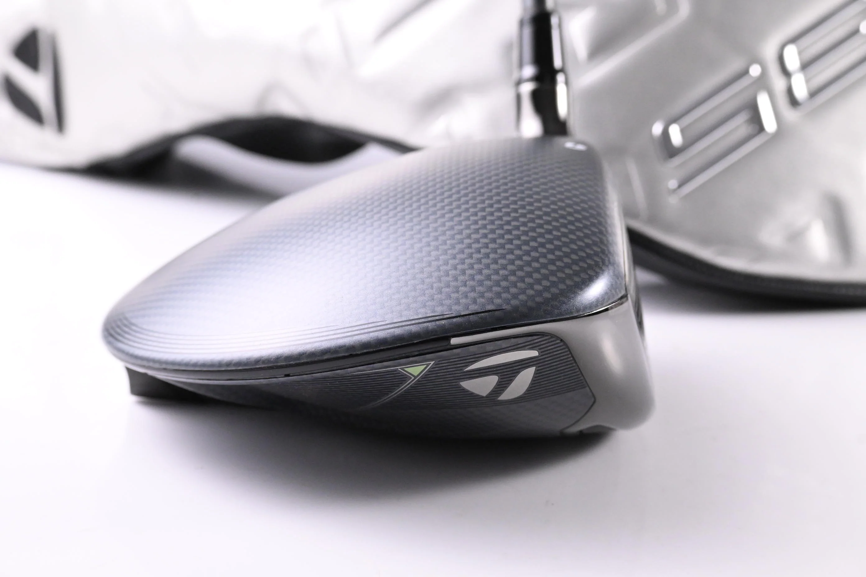 Taylormade Qi35 Driver / 10.5 Degree / X-Flex HZRDUS Smoke Green 60 Shaft - Image 3