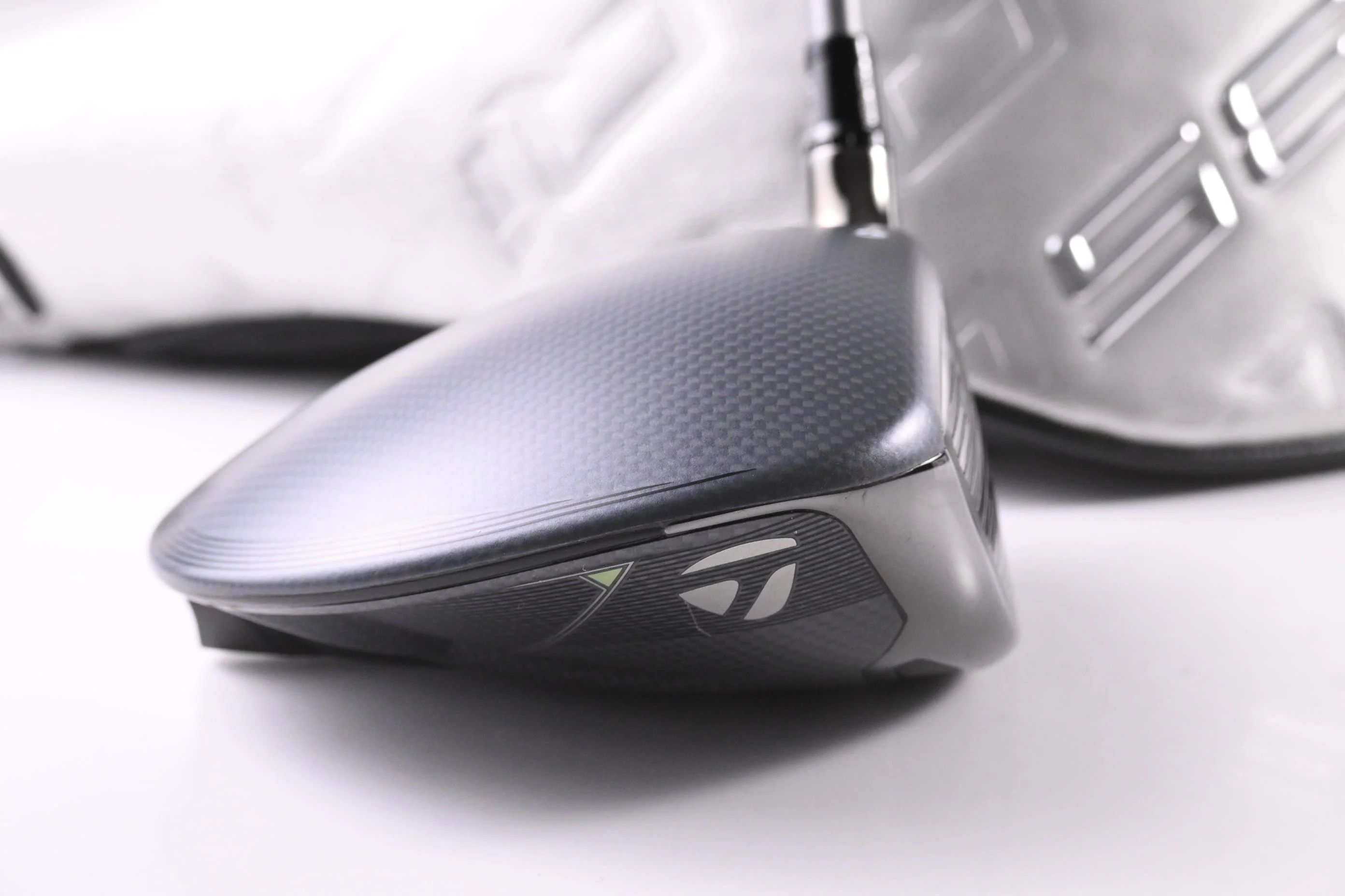 Taylormade Qi35 Driver / 10.5 Degree / Regular Flex Fujikura Air Speeder 50 - Image 3