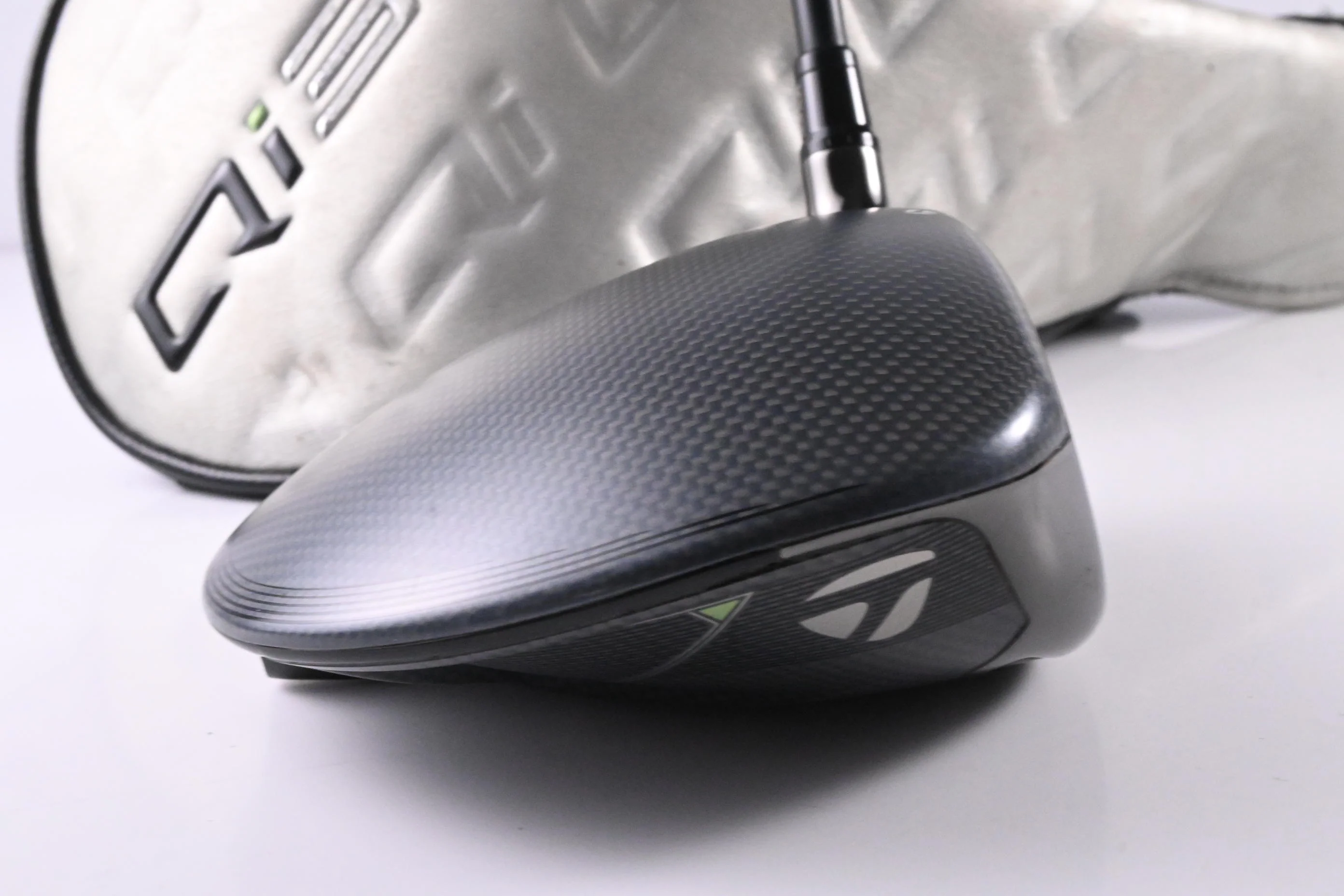 Taylormade Qi35 Driver / 10.5 Degree / X-Flex Kai'li Blue Dark Wave 60 Shaft - Image 3