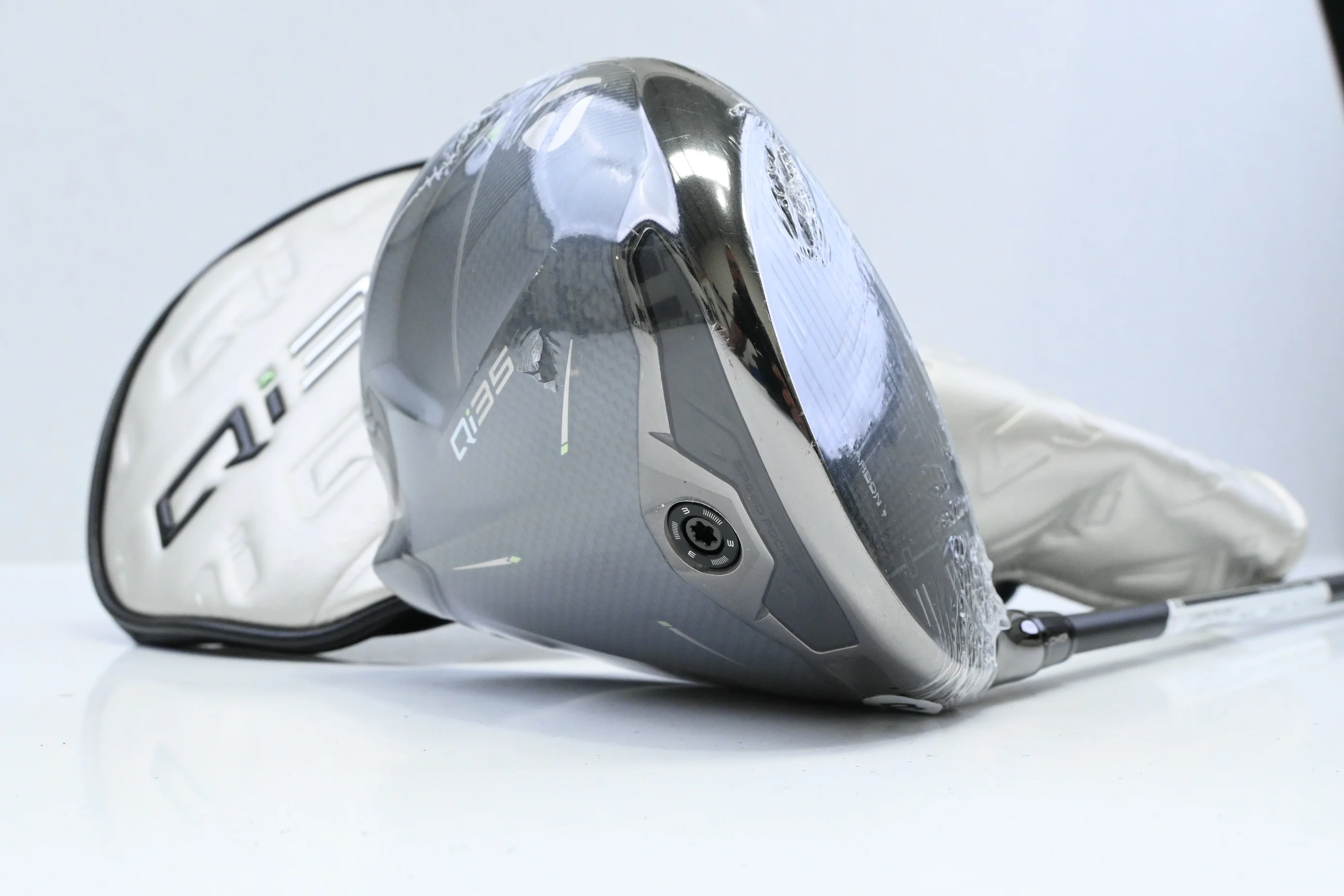 Taylormade Qi35 Driver / 10.5 Degree / Regular Flex Fujikura Ventus Blue 5 Shaft