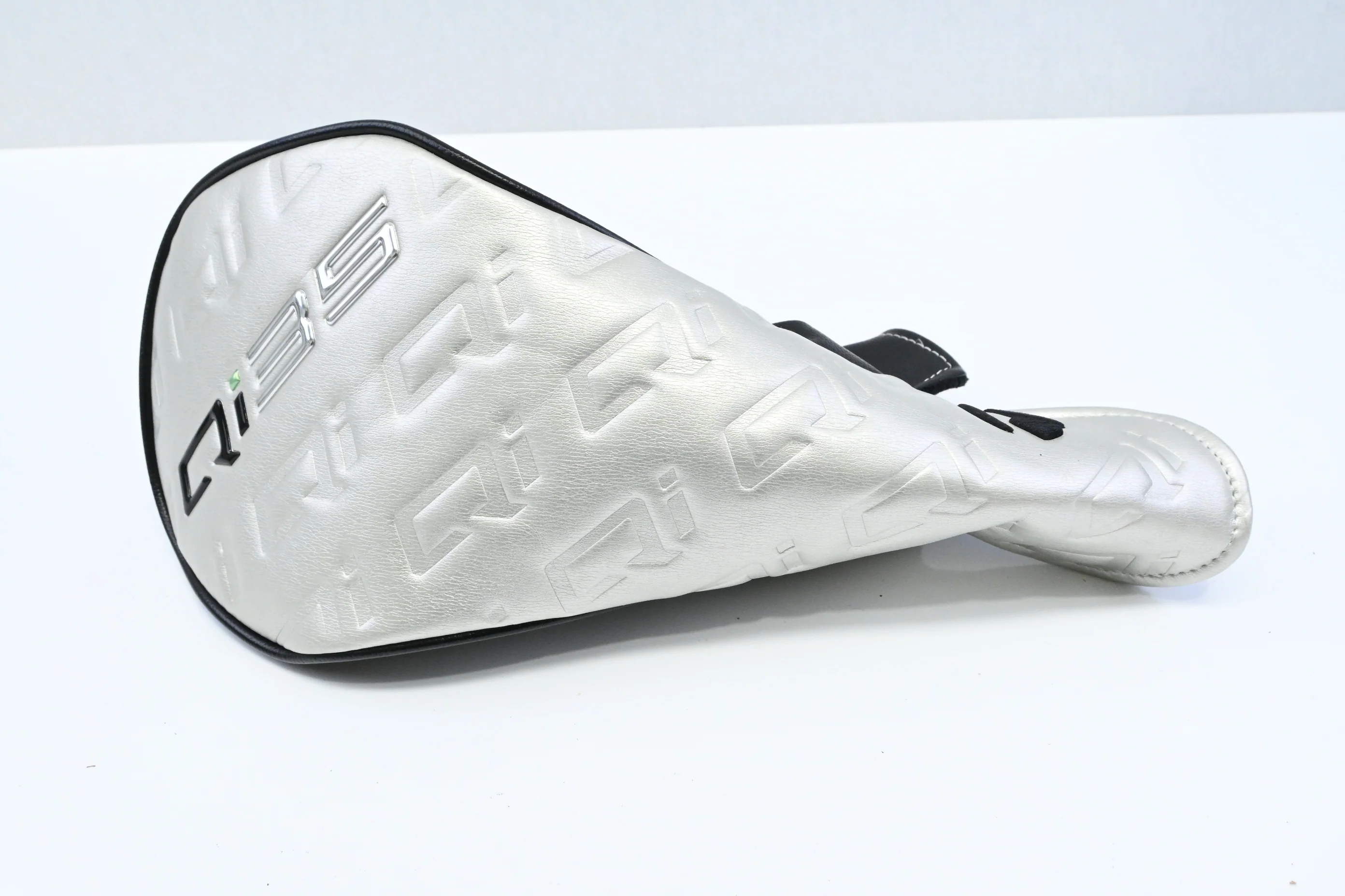 Taylormade Qi35 Driver / 10.5 Degree / Regular Flex Fujikura Ventus Blue 5 Shaft - Image 9