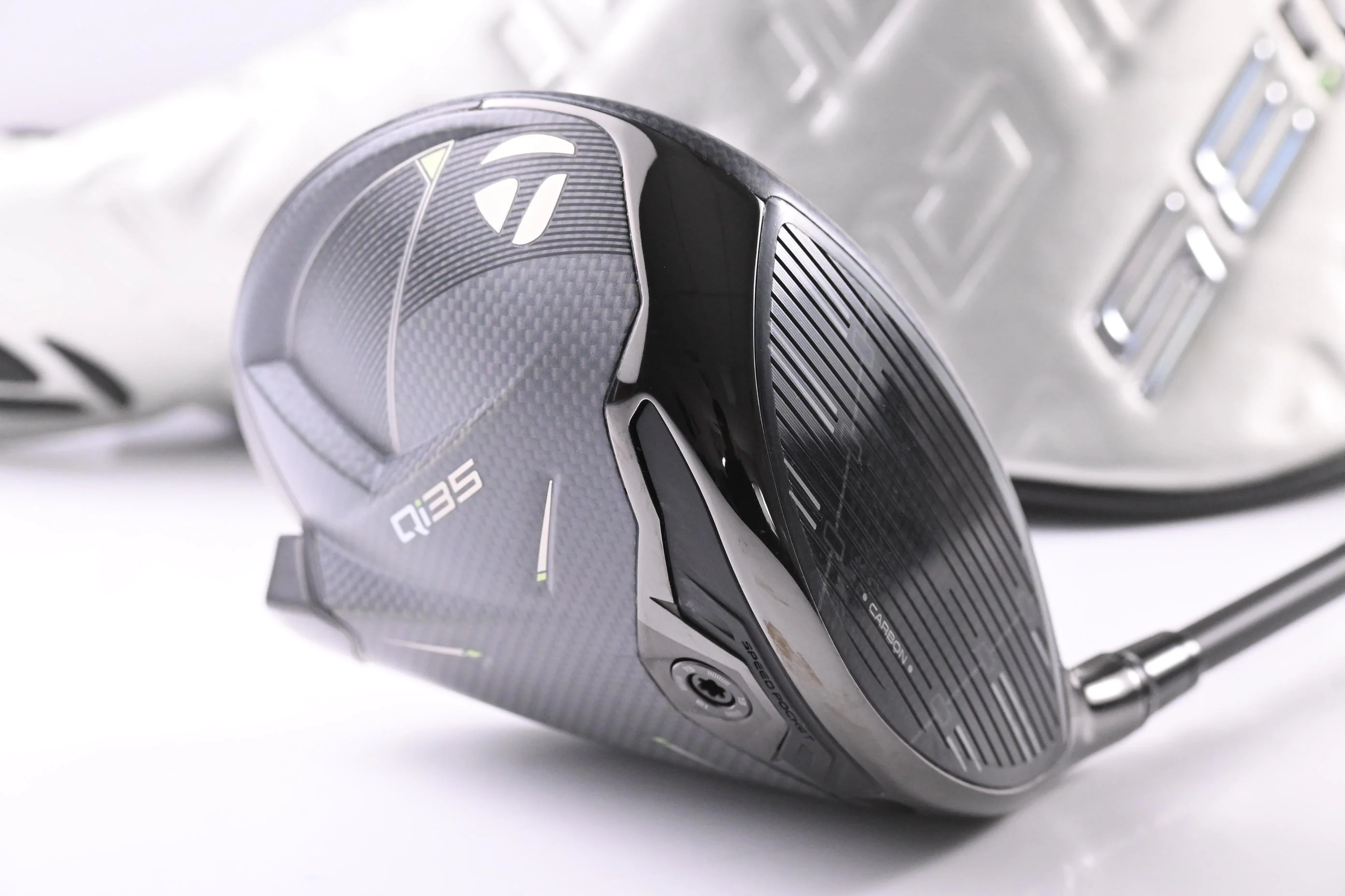 Taylormade Qi35 Driver / 10.5 Degree / Regular Flex Fujikura Ventus Blue 5 Shaft