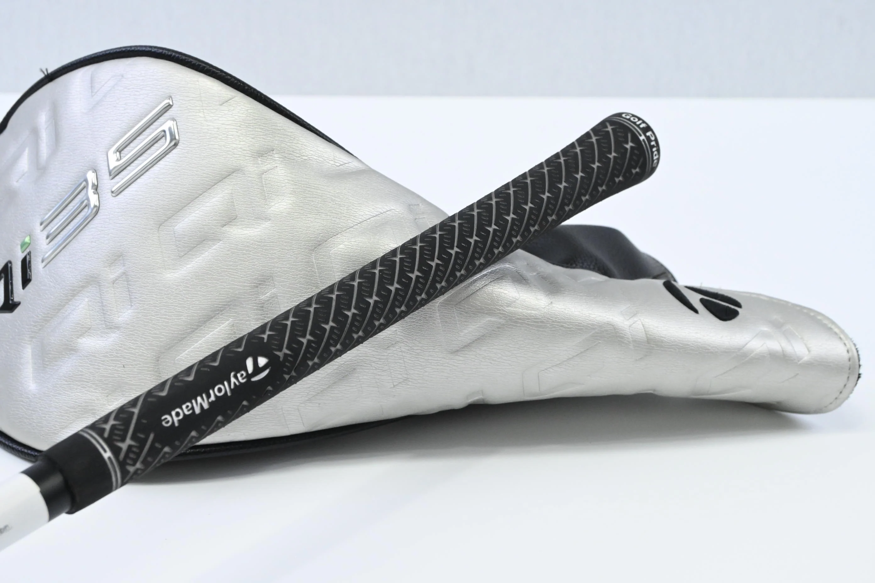 Taylormade Qi35 Driver / 10.5 Degree / Regular Flex Fujikura AirSpeeder 50 Shaft - Image 8