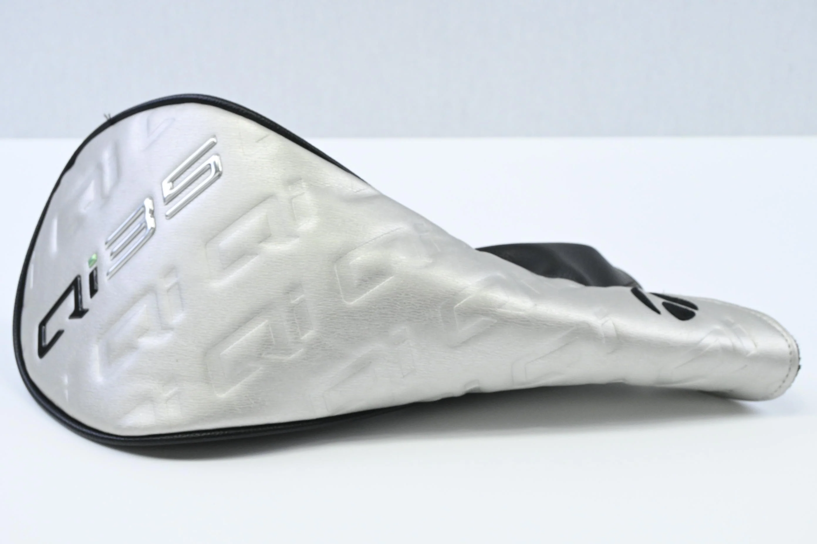 Taylormade Qi35 Driver / 10.5 Degree / Regular Flex Fujikura AirSpeeder 50 Shaft - Image 9