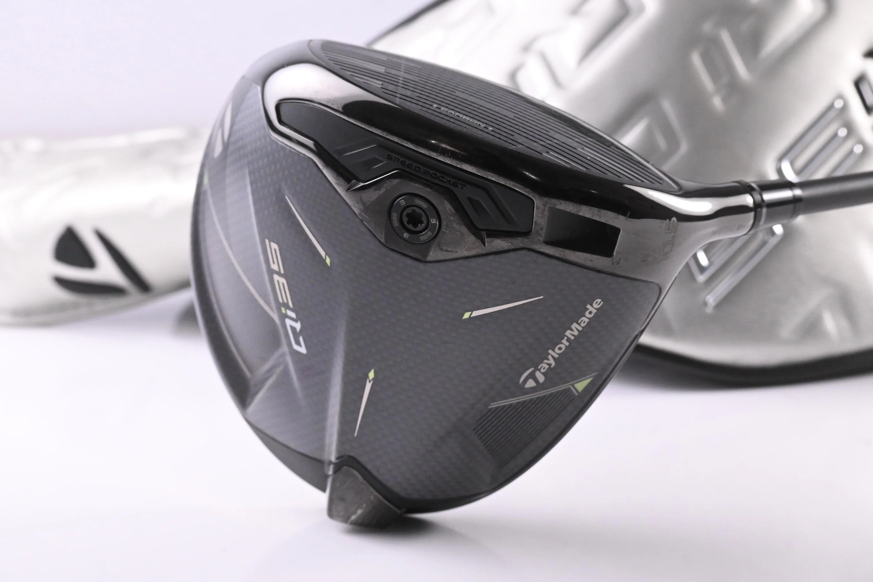 Taylormade Qi35 Driver / 10.5 Degree / X-Flex Kai`li Dark Waves White 60 Shaft - Image 2