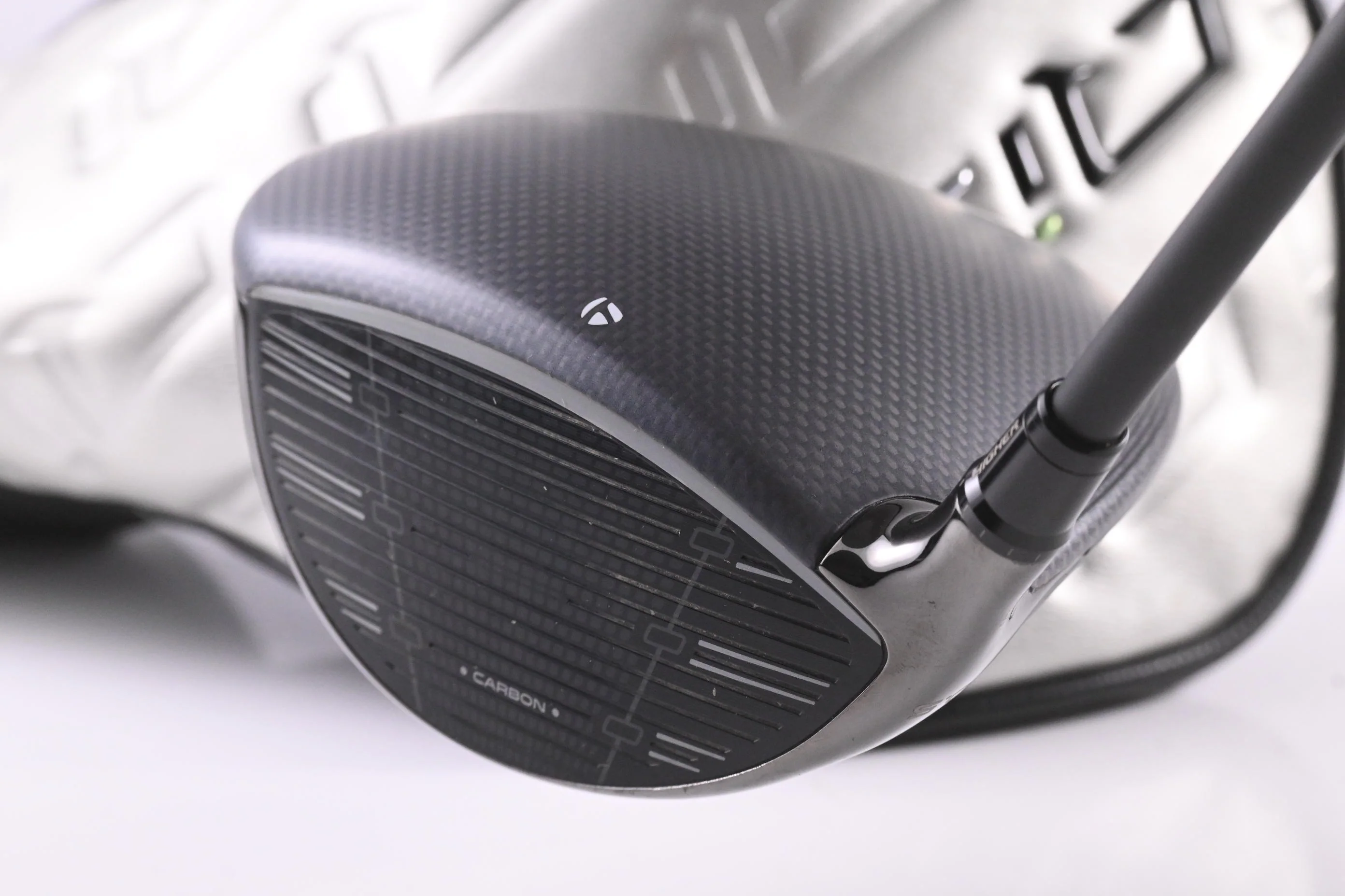 Taylormade Qi35 Driver / 10.5 Degree / X-Flex Kai`li Dark Waves White 60 Shaft - Image 4