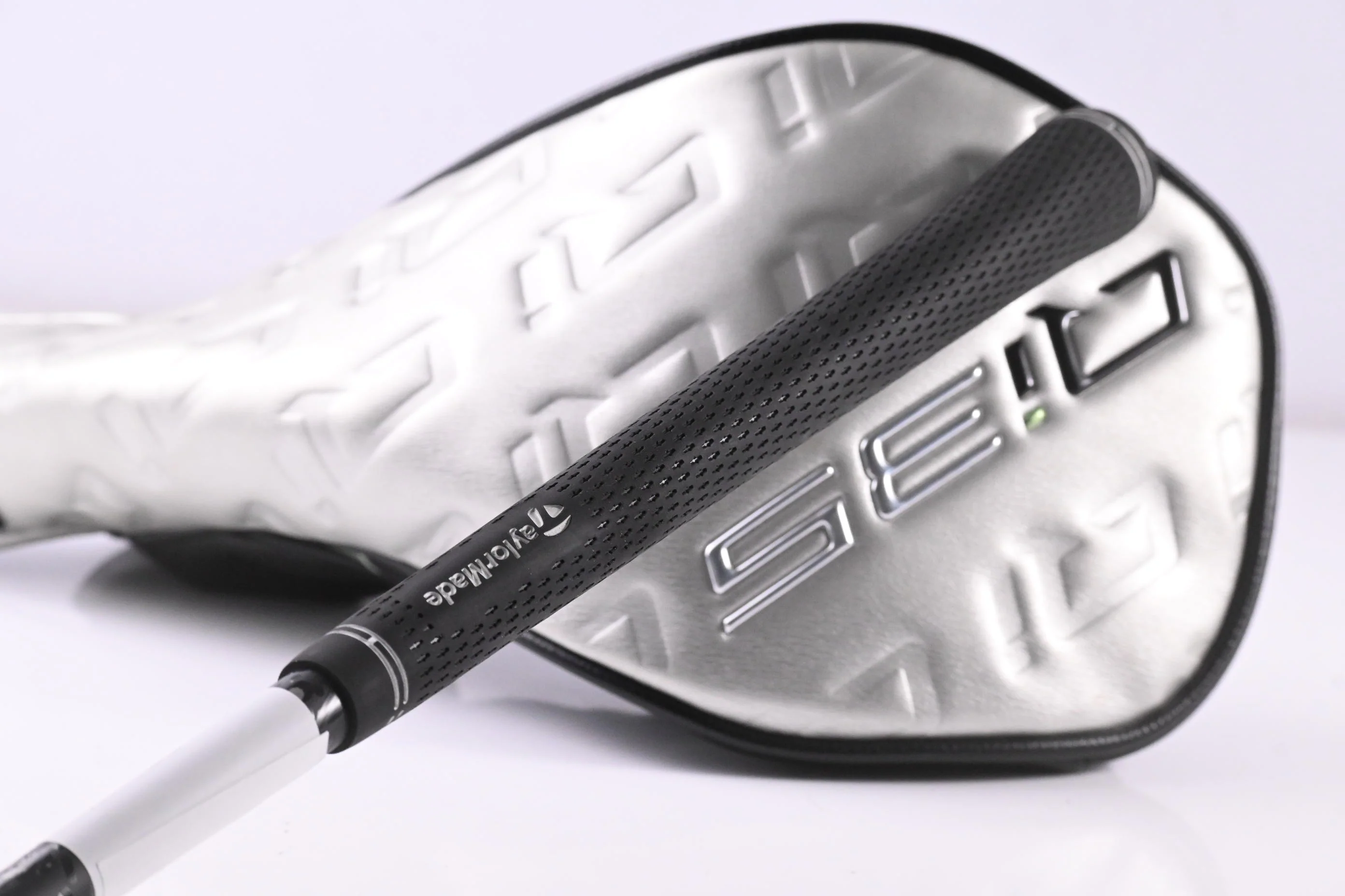 Taylormade Qi35 Driver / 10.5 Degree / X-Flex Kai`li Dark Waves White 60 Shaft - Image 8