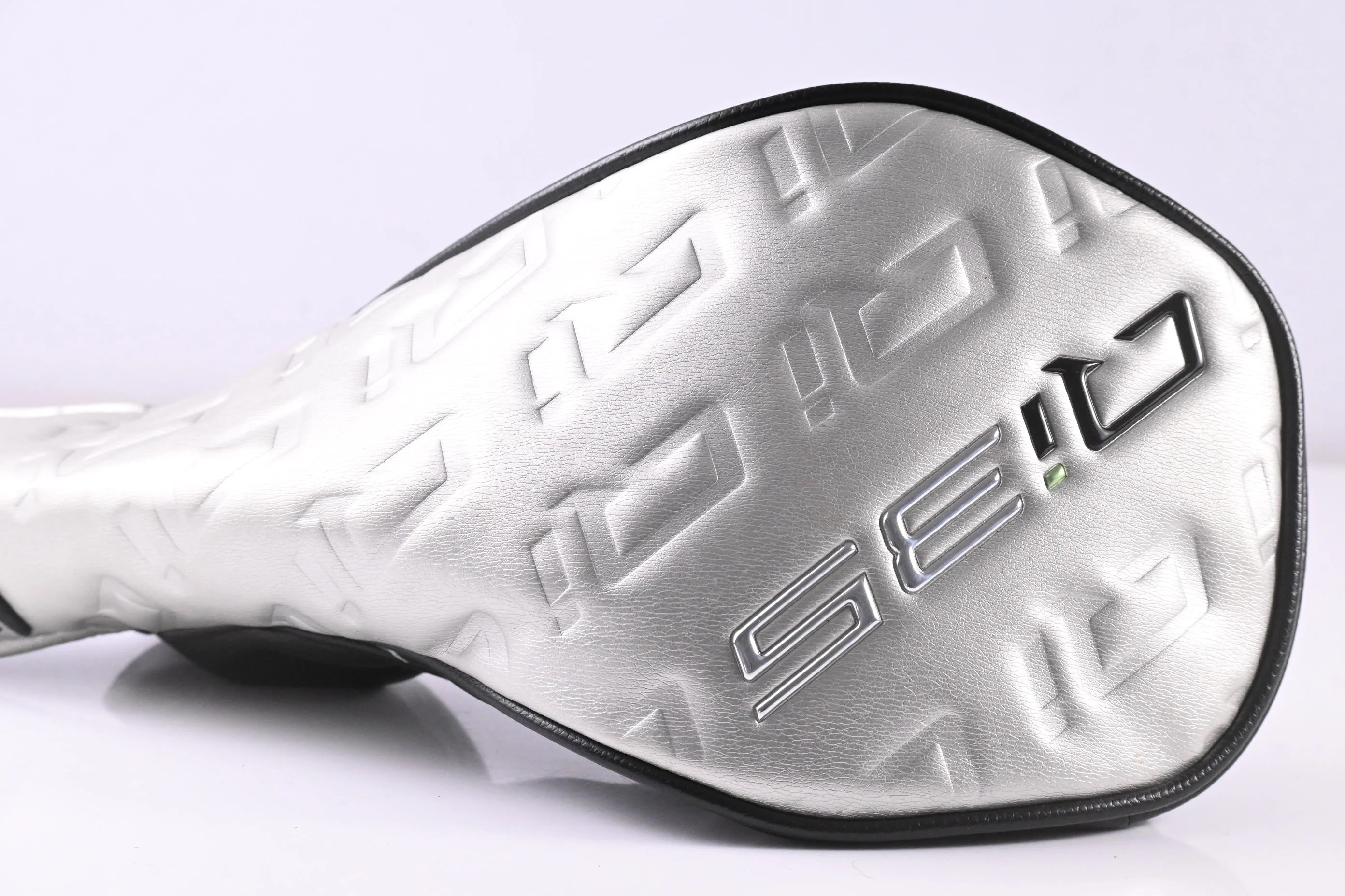 Taylormade Qi35 Driver / 10.5 Degree / X-Flex Kai`li Dark Waves White 60 Shaft - Image 9