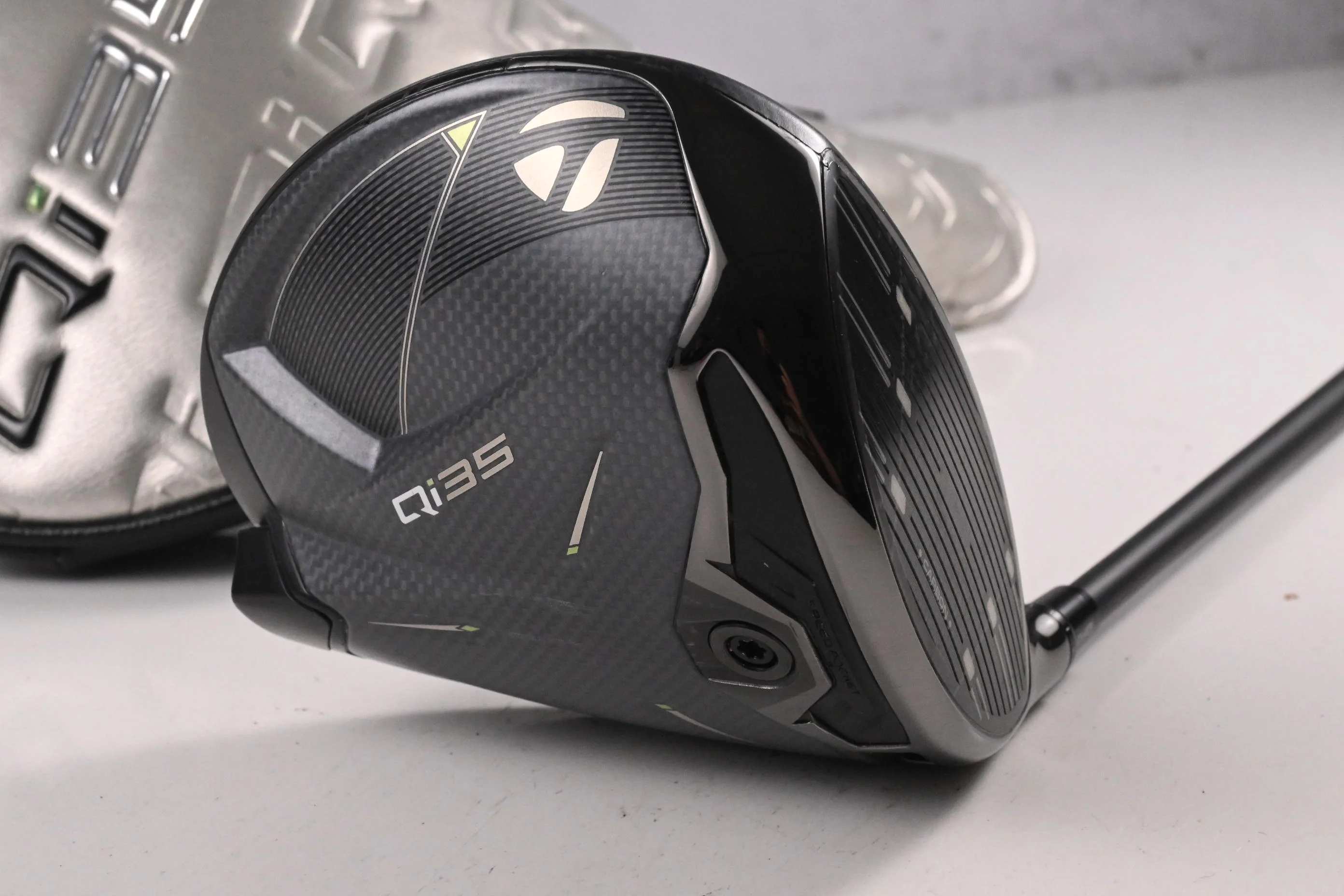 Taylormade Qi35 Driver / 9 Degree / Regular Flex Mitsubishi Kai'li Blue 60 Shaft
