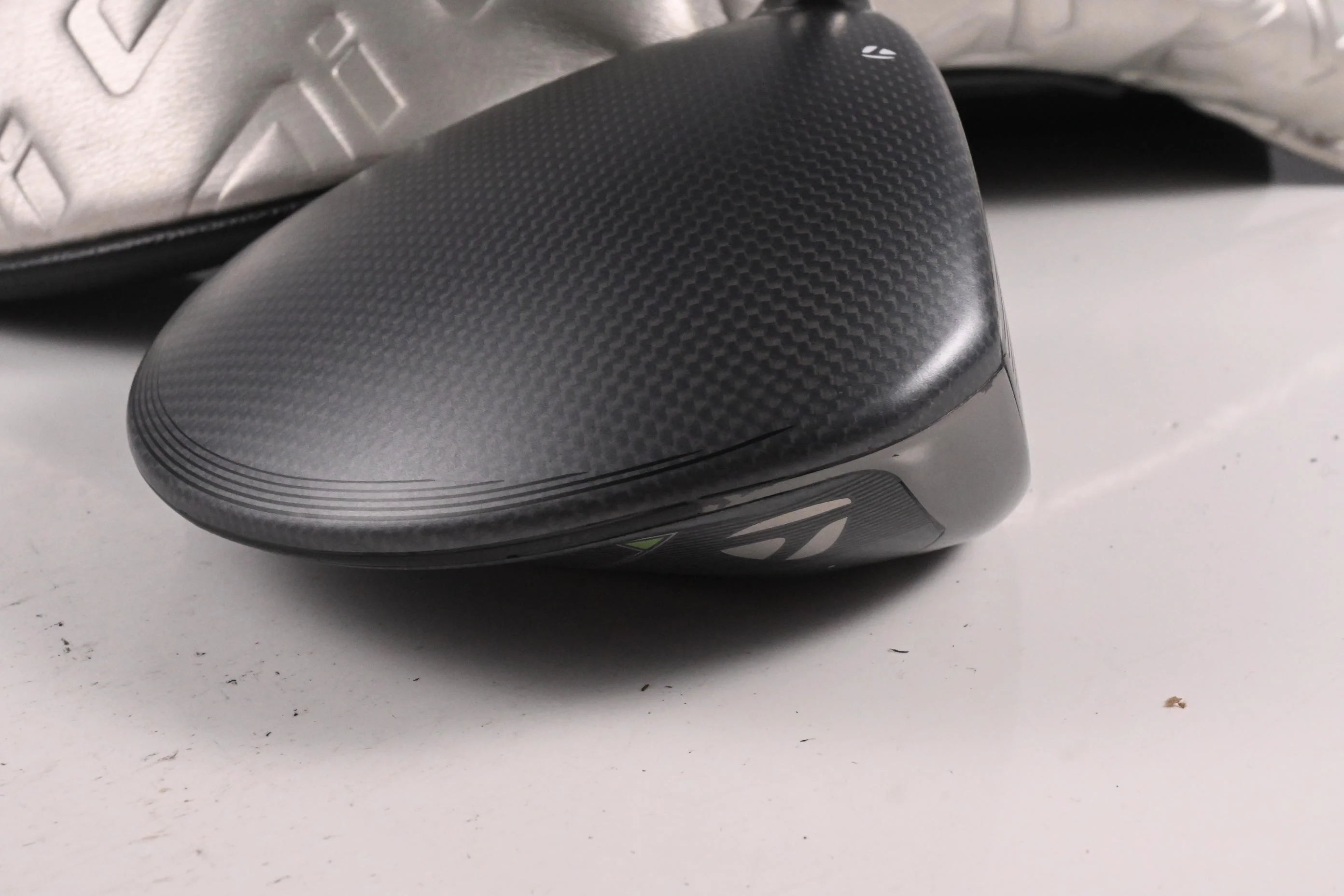 Taylormade Qi35 Driver / 9 Degree / Regular Flex Mitsubishi Kai'li Blue 60 Shaft - Image 3