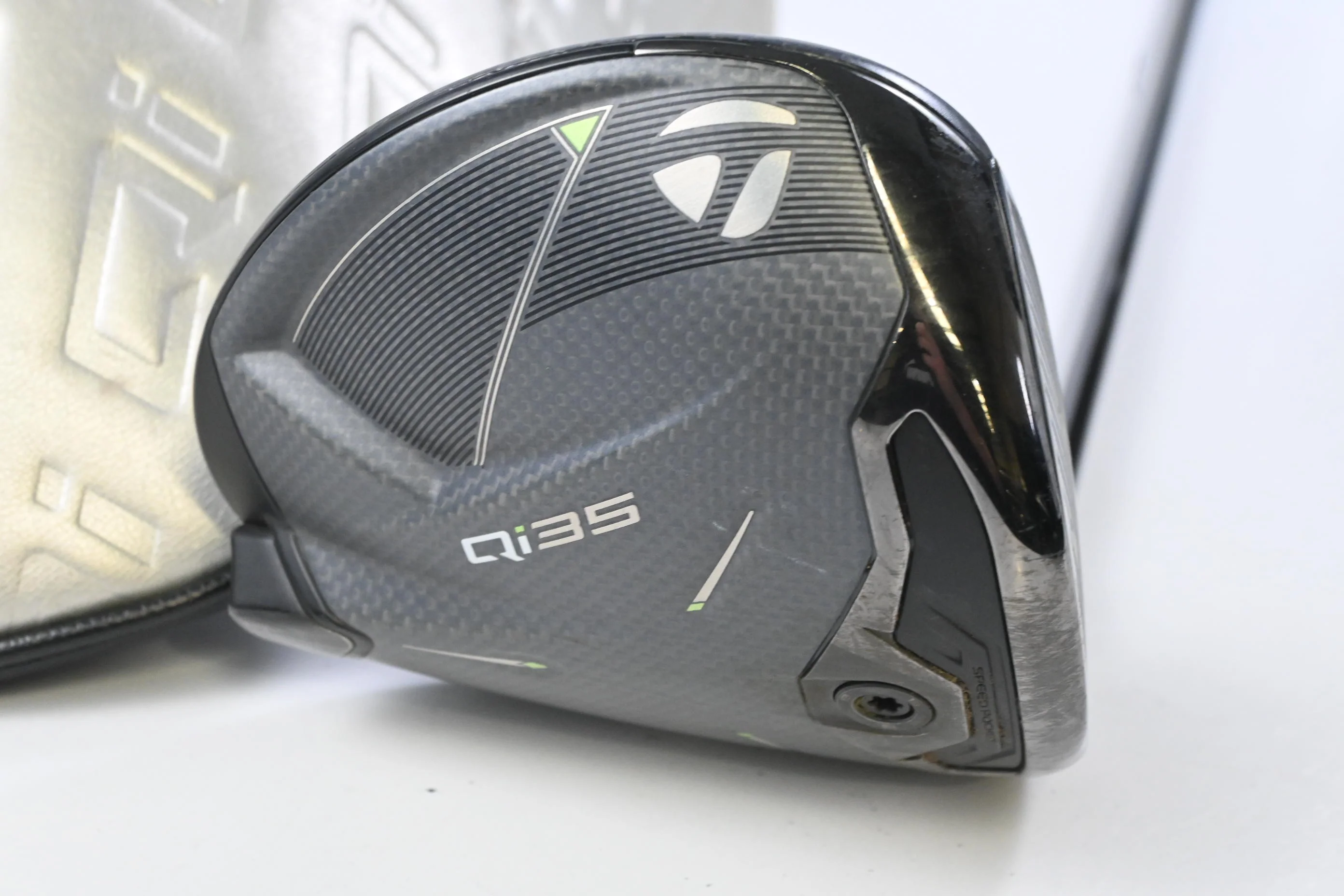Taylormade Qi35 Driver / 10.5 Degree / Regular Flex Fujikura Ventus Red 5 Shaft