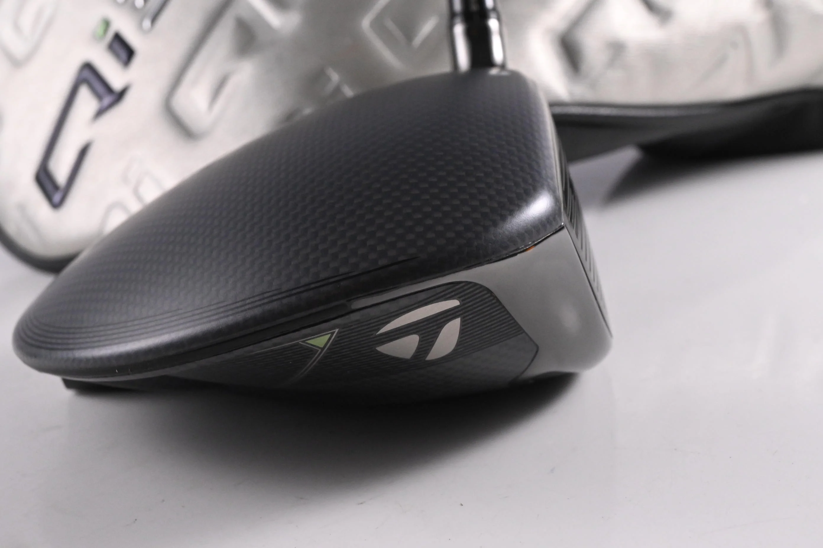Taylormade Qi35 Driver / 9 Degree / Stiff Flex Kai'li Blue Dark Wave CB 60 Shaft - Image 3