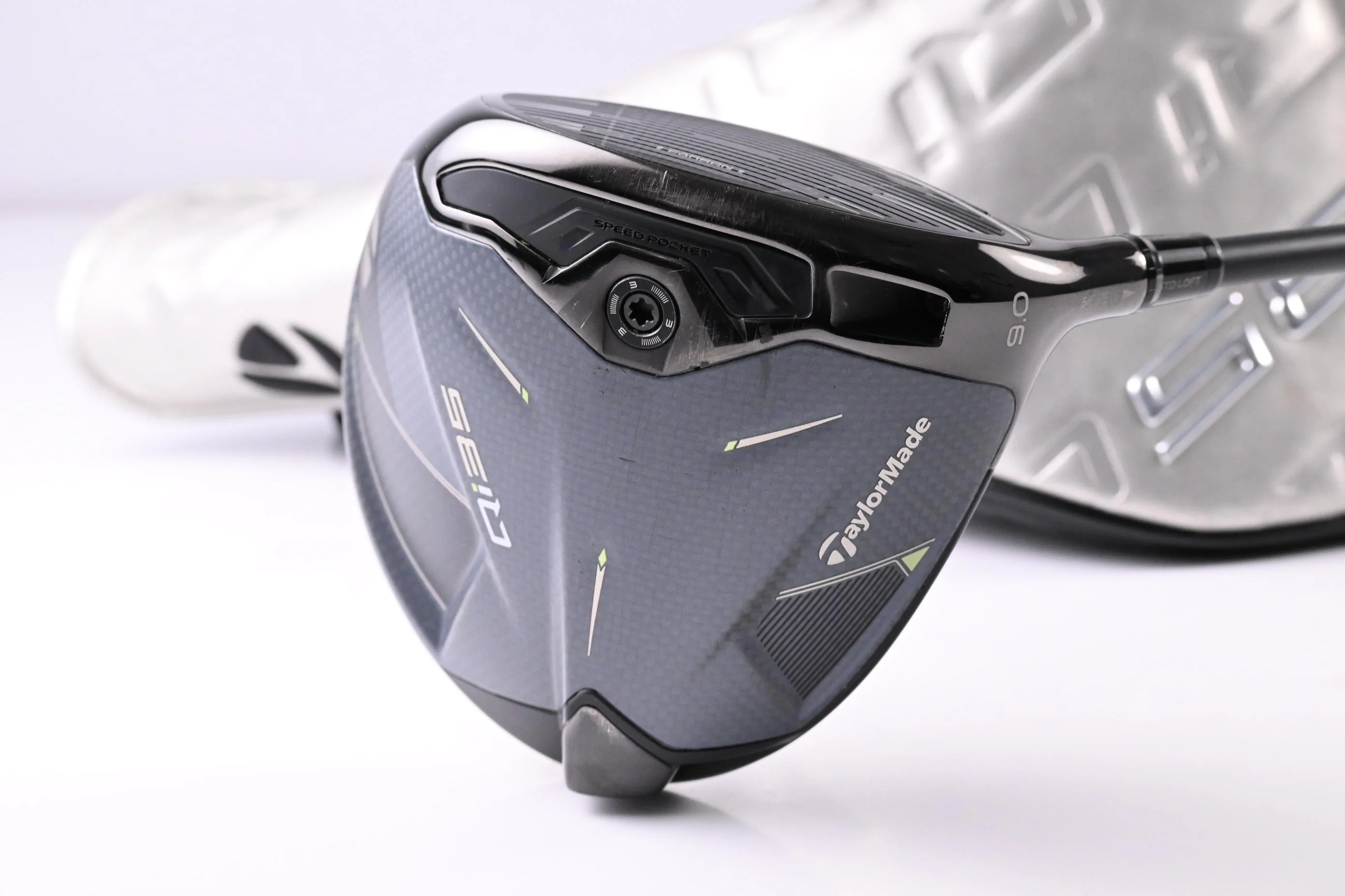 Taylormade Qi35 Driver / 9 Degree / Regular Flex Mitsubishi Vanquish 5 Shaft - Image 2