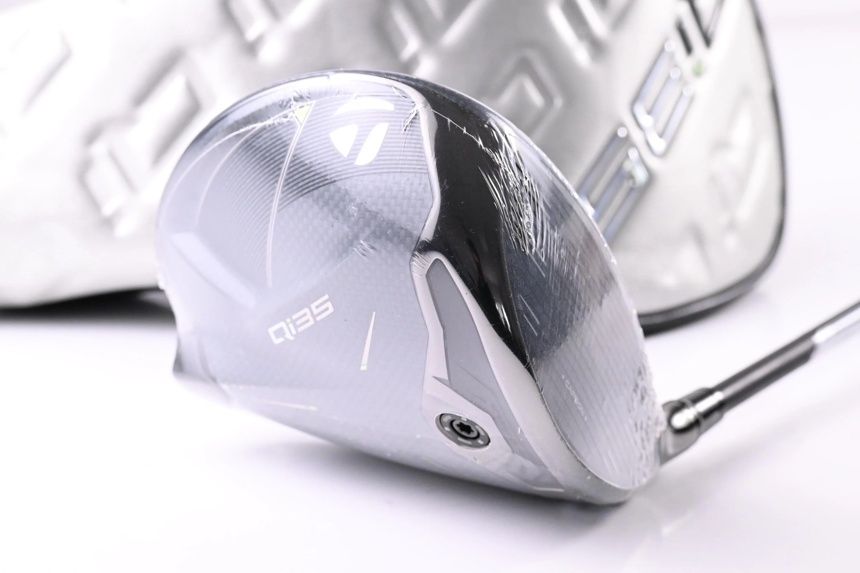 Taylormade Qi35 Driver / 10.5 Degree / Regular Flex Fujikura Ventus Blue 5 Shaft