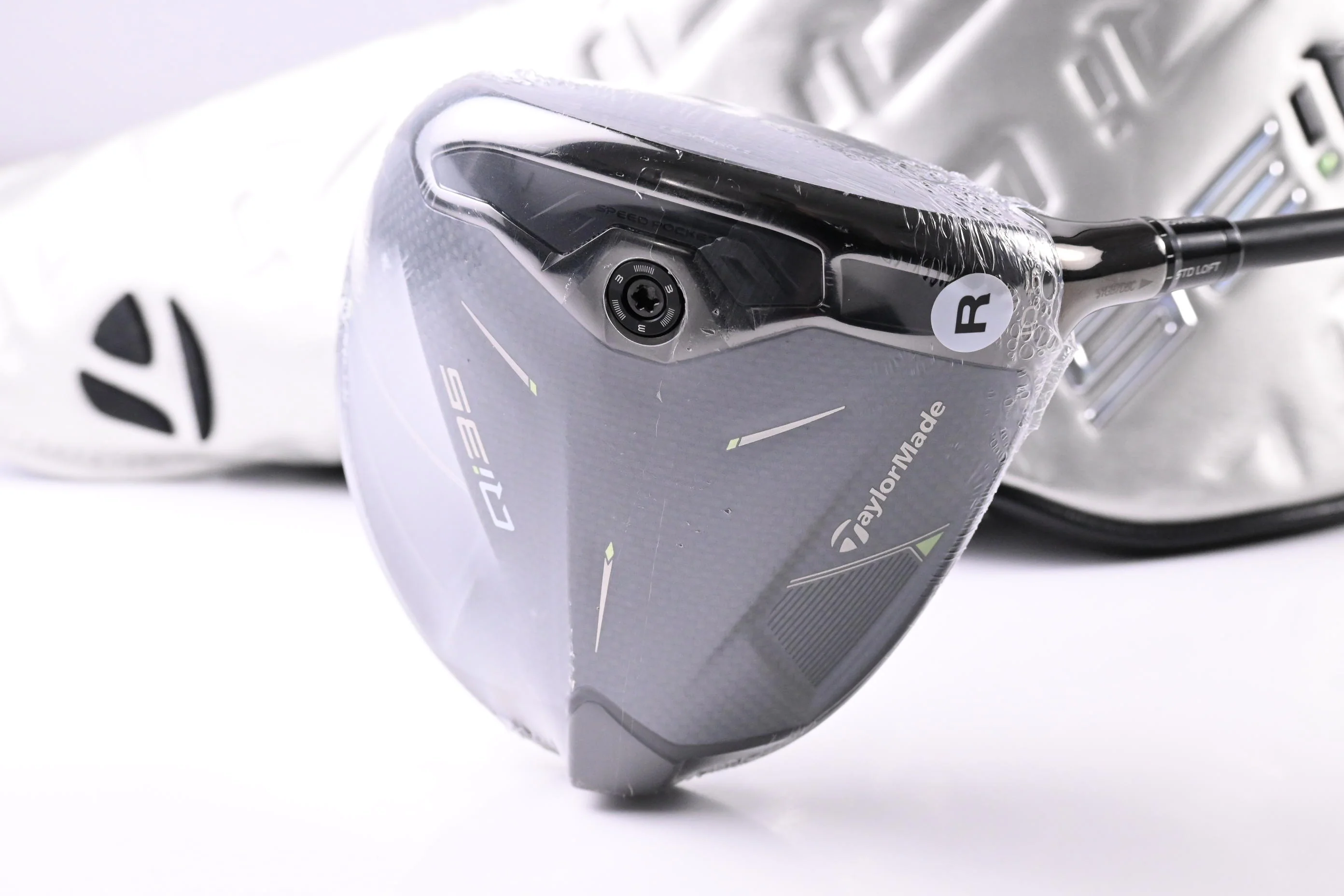 Taylormade Qi35 Driver / 10.5 Degree / Regular Flex Fujikura Ventus Blue 5 Shaft - Image 2