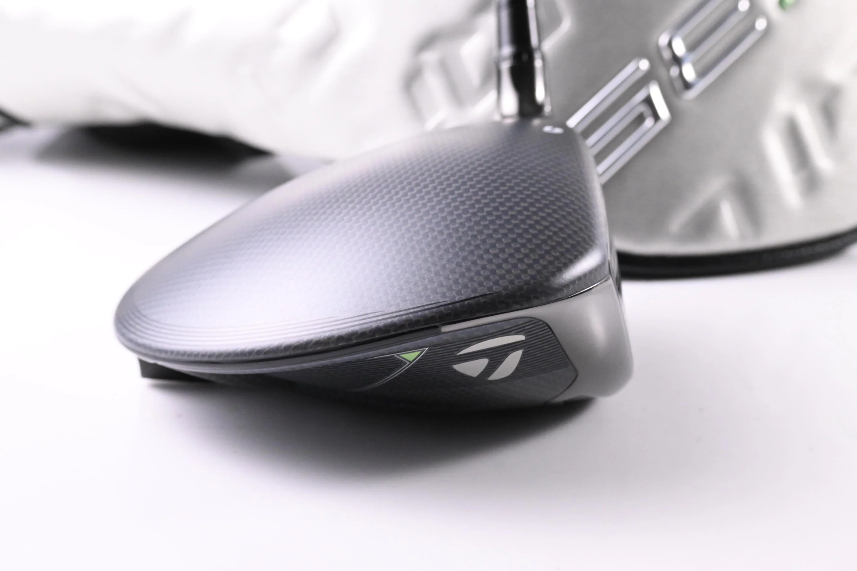 Taylormade Qi35 Driver / 9 Degree / Stiff Flex Kai'li Blue CB Darkwaves 60 Shaft - Image 3