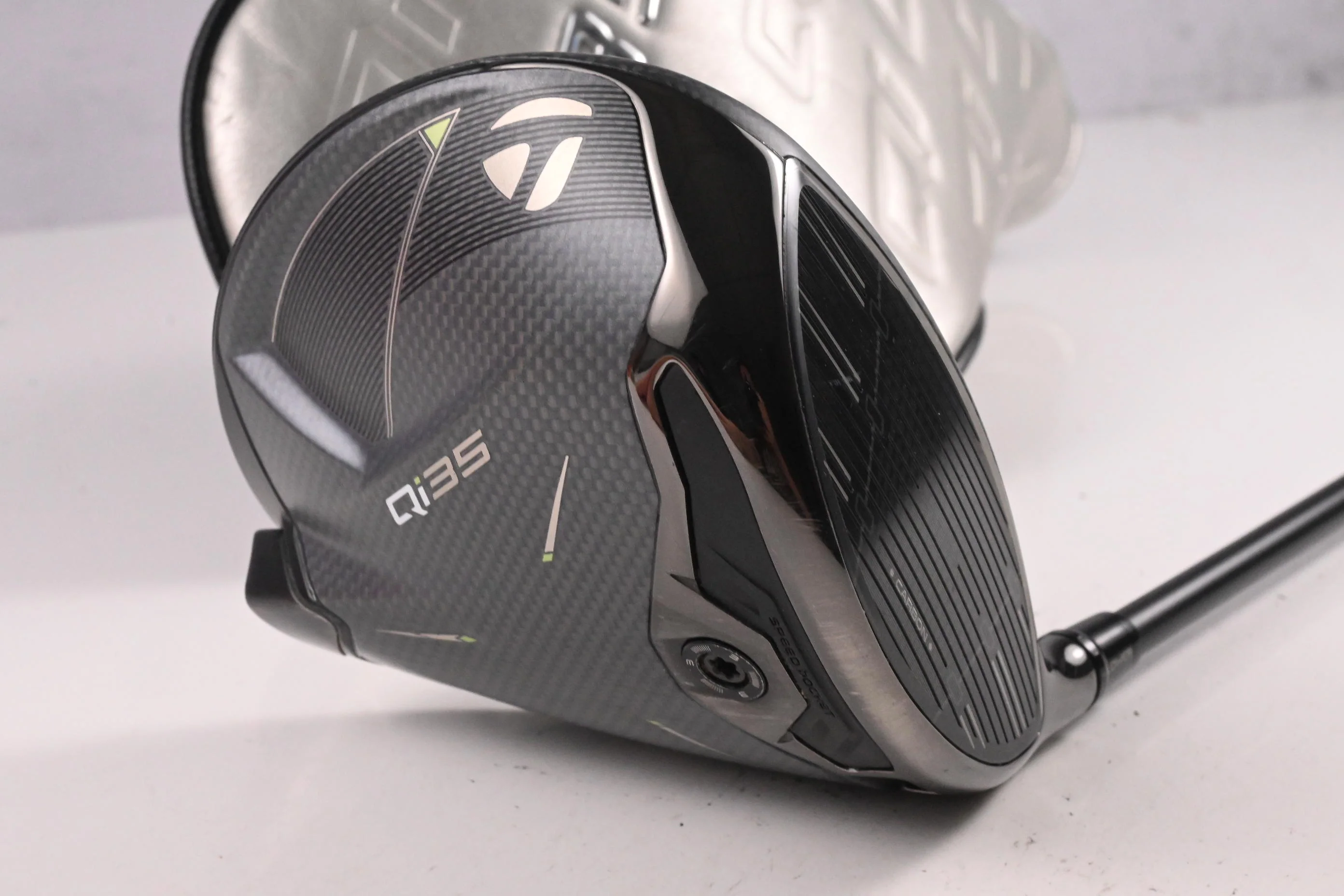 Taylormade Qi35 Driver / 10.5 Degree / Regular Flex Fujikura Ventus Blue 5 Shaft