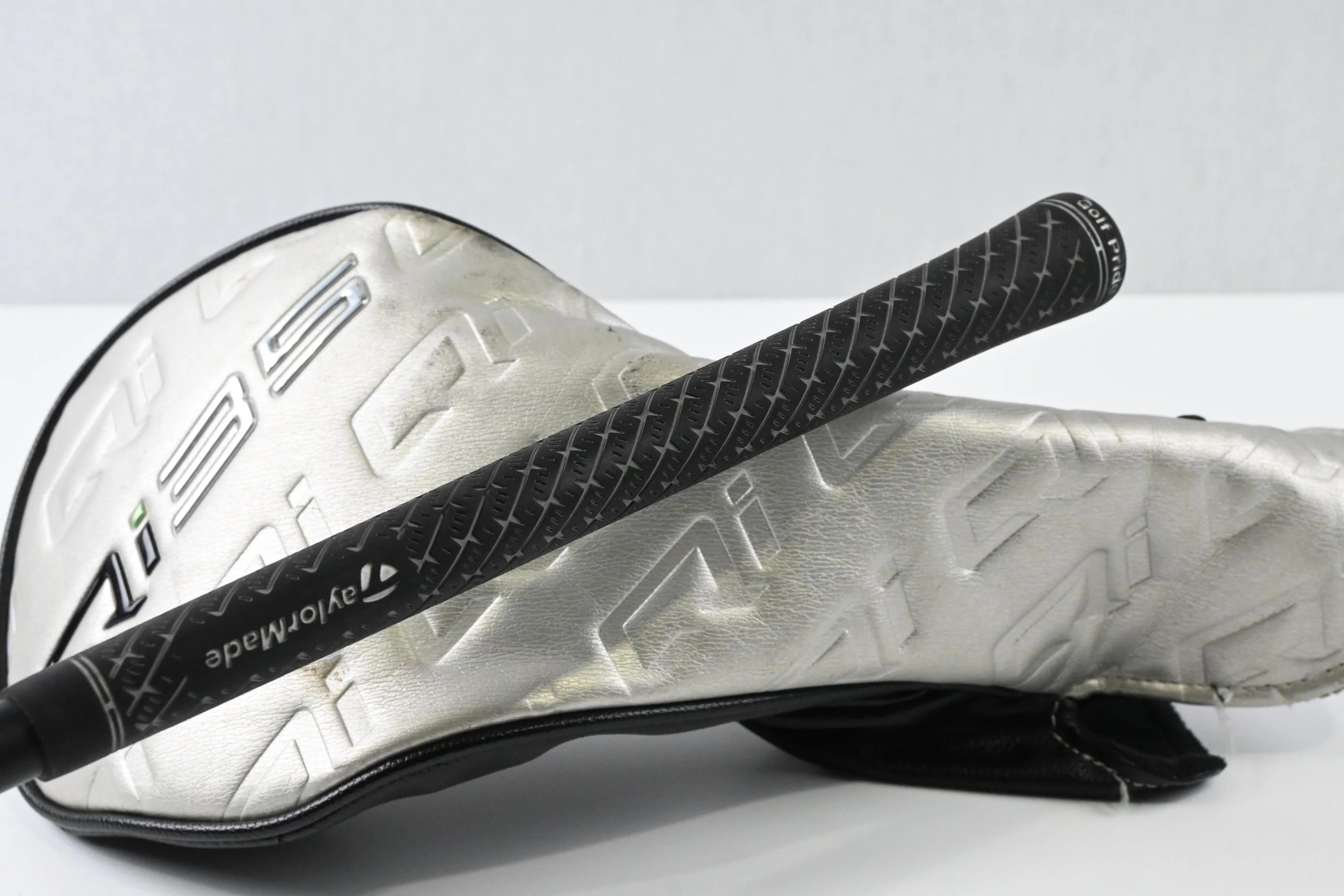 Taylormade Qi35 LS Driver / 9 Degree / Stiff Flex Kai'li Dark Waves White 60 - Image 8