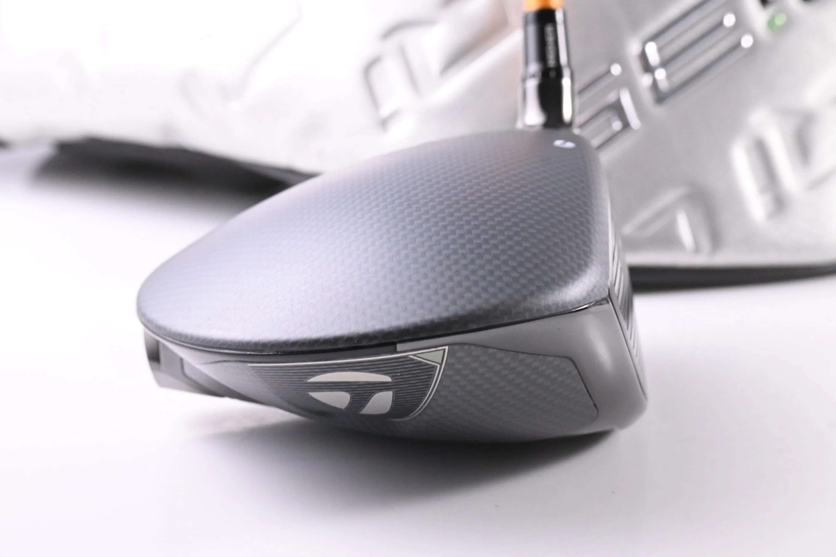 Taylormade Qi35 LS Driver / 10.5 Degree / X-Flex UST Proforce V2 7 Shaft - Image 3