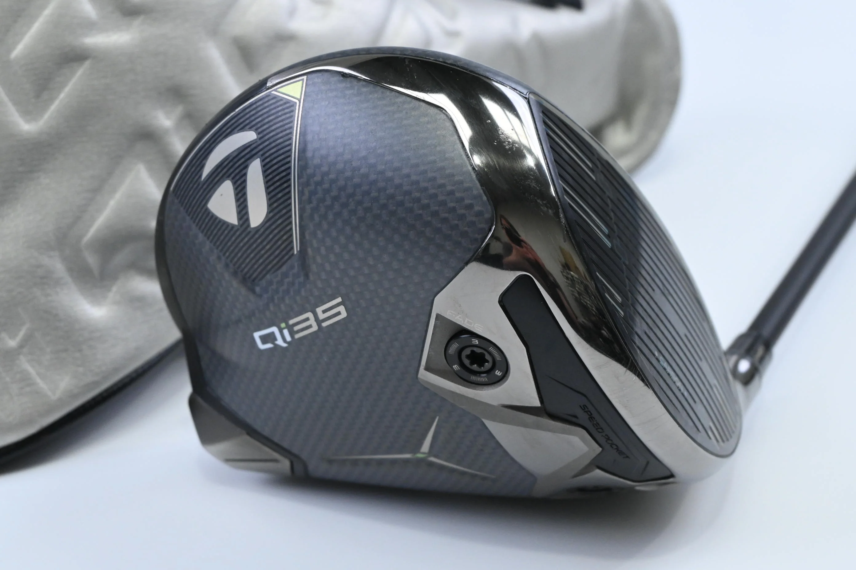 Taylormade Qi35 LS Driver / 9 Degree / Stiff Flex Kai'li Dark Waves White 60