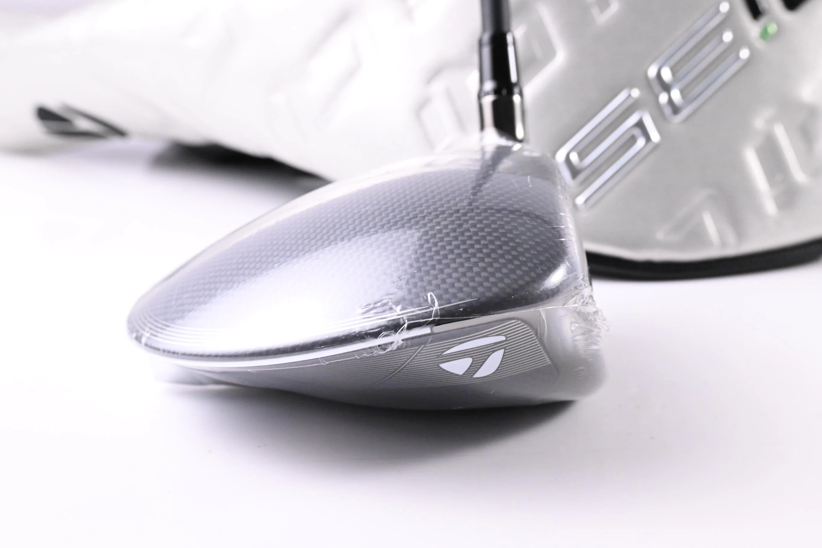 Taylormade Qi35 Max Lite Driver / 10.5 Degree / Regular Flex Vanquish 4 Shaft - Image 3