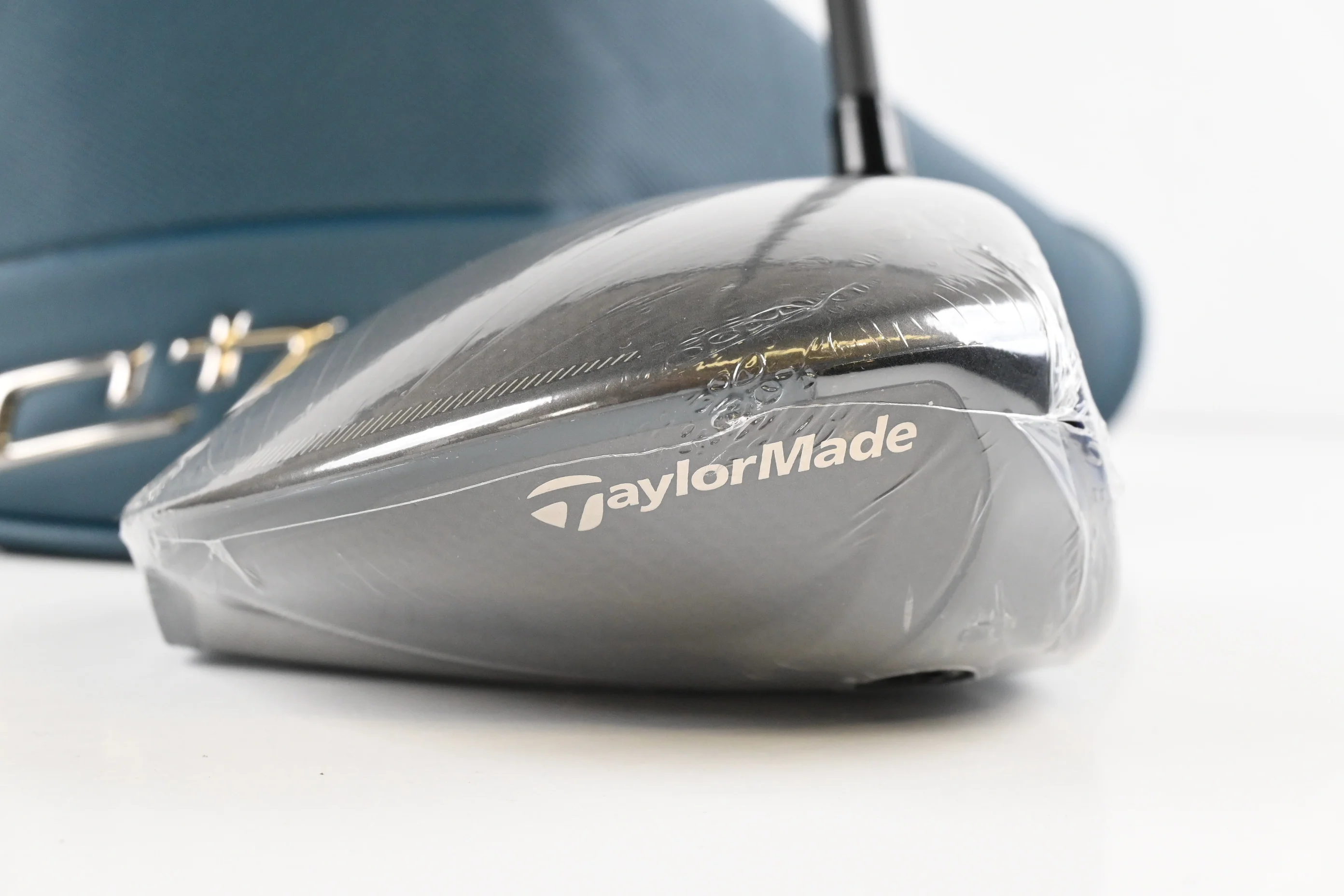 Taylormade Qi4D Driver / 9 Degree / Regular Flex REAX Red 50 Shaft - Image 3