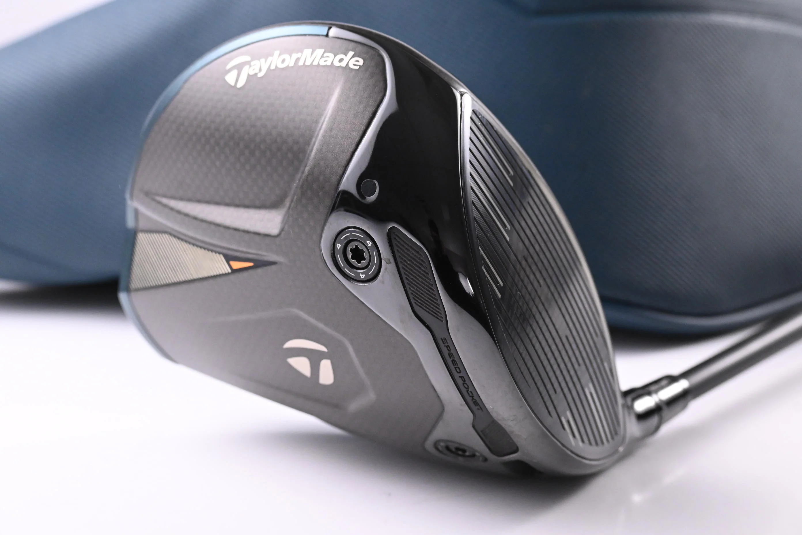 Taylormade Qi4D Driver / 10.5 Degree / Stiff Flex REAX White 60 Shaft