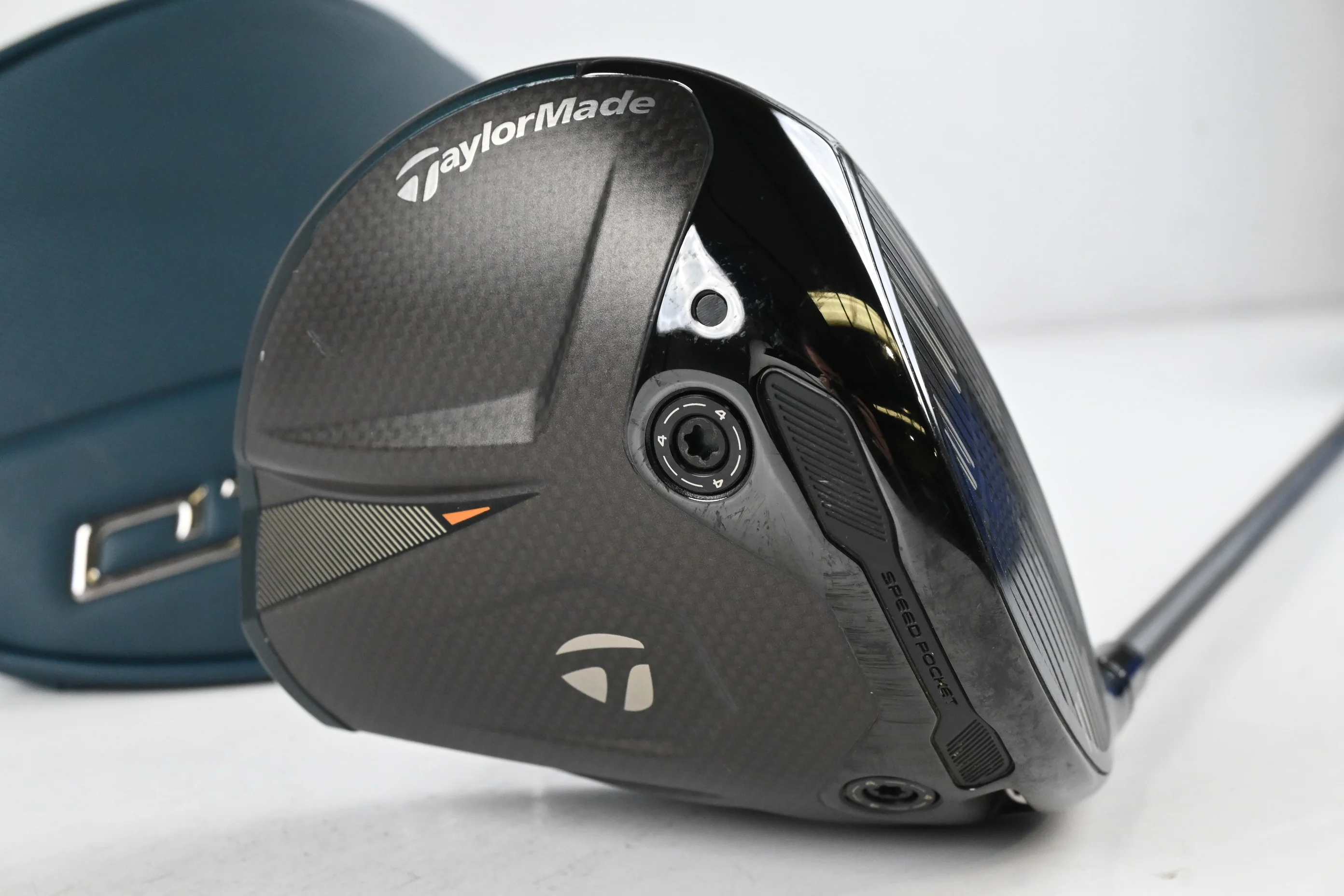 Taylormade Qi4D Driver / 10.5 Degree / Regular Flex REAX Blue 50 Shaft